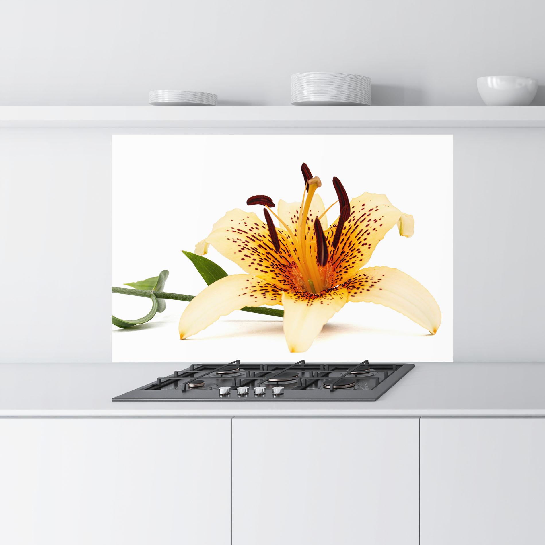 Küchenrückwand Glas Big Yellow Lily mockup 9
