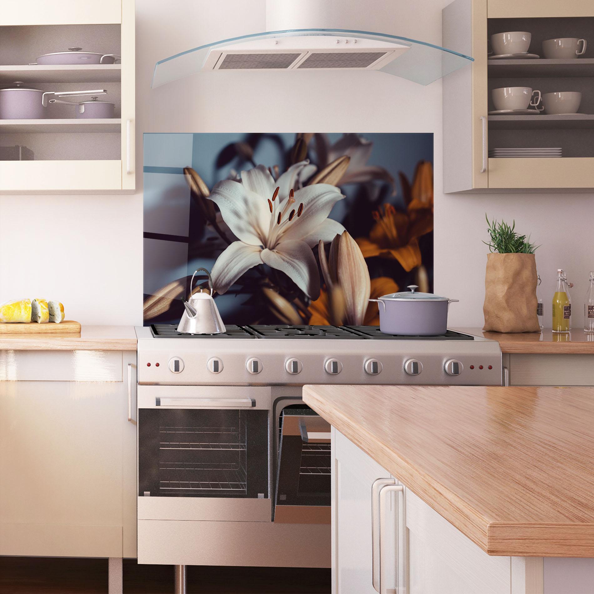 Küchenrückwand Glas Cream Lily mockup 1