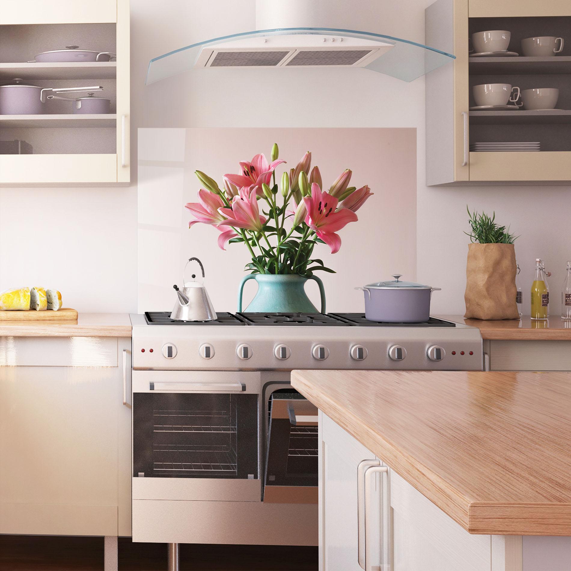 Küchenrückwand Glas Pink Lily In Vase mockup 1