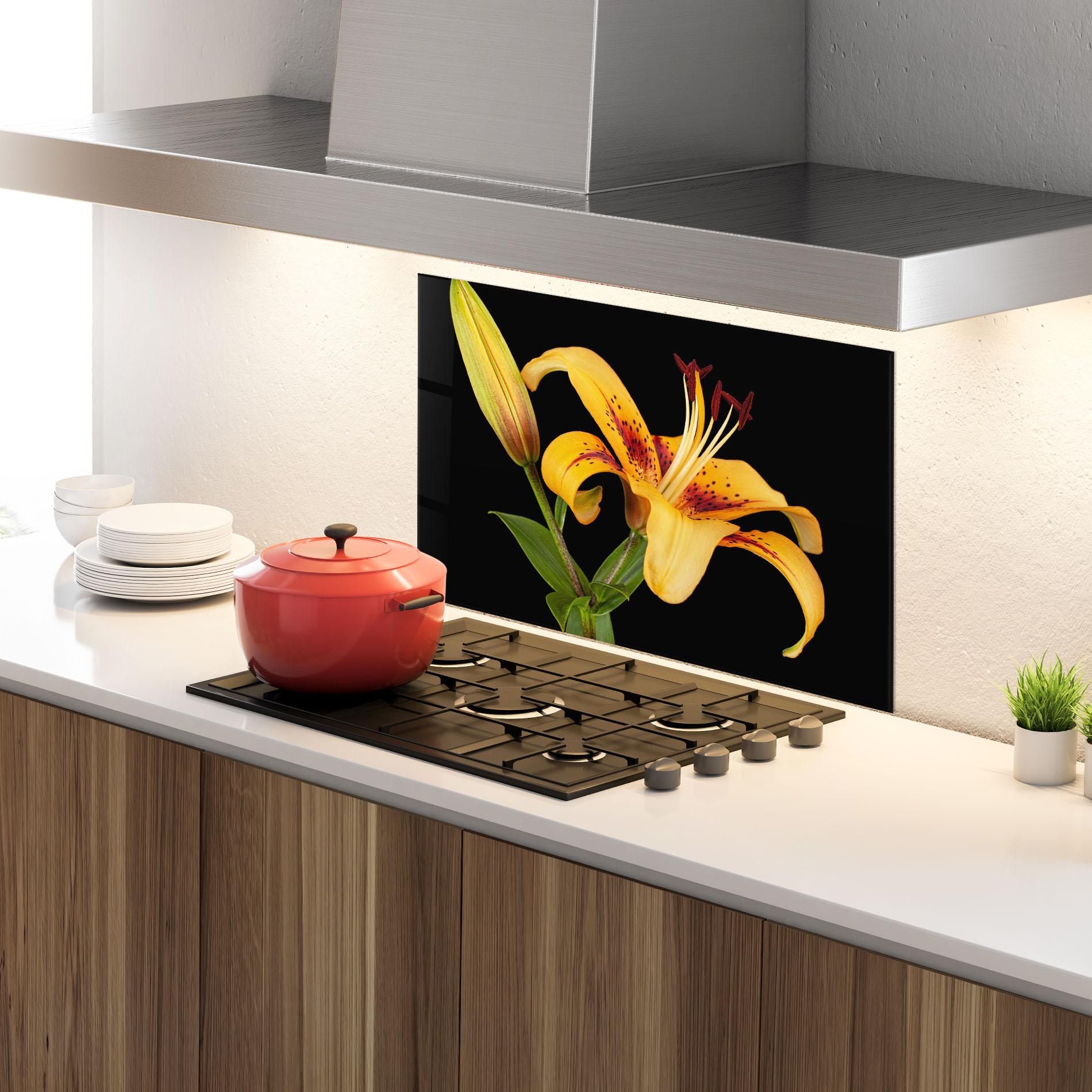 Küchenrückwand Glas Beautiful Yellow Lily mockup 4