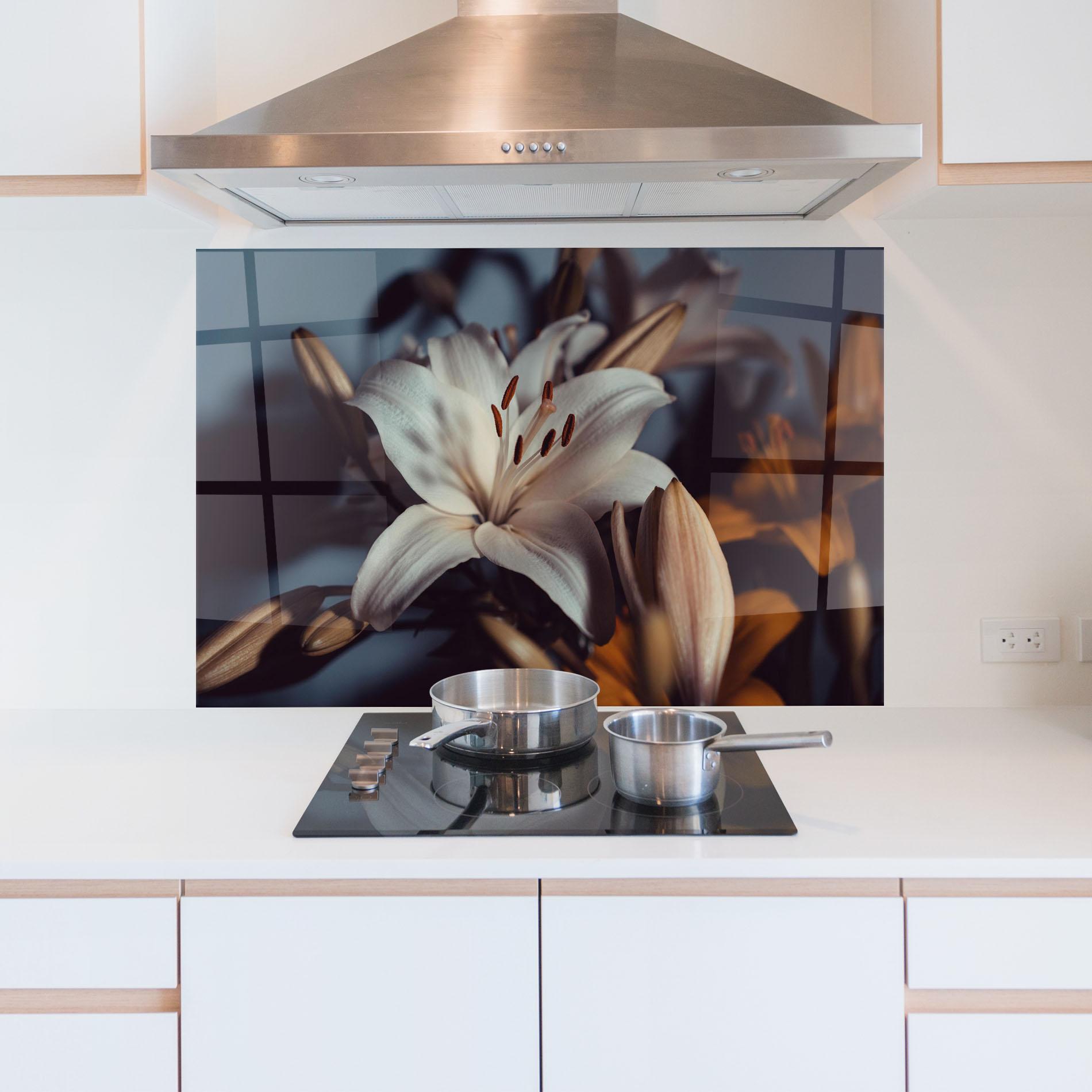 Küchenrückwand Glas Cream Lily mockup 5
