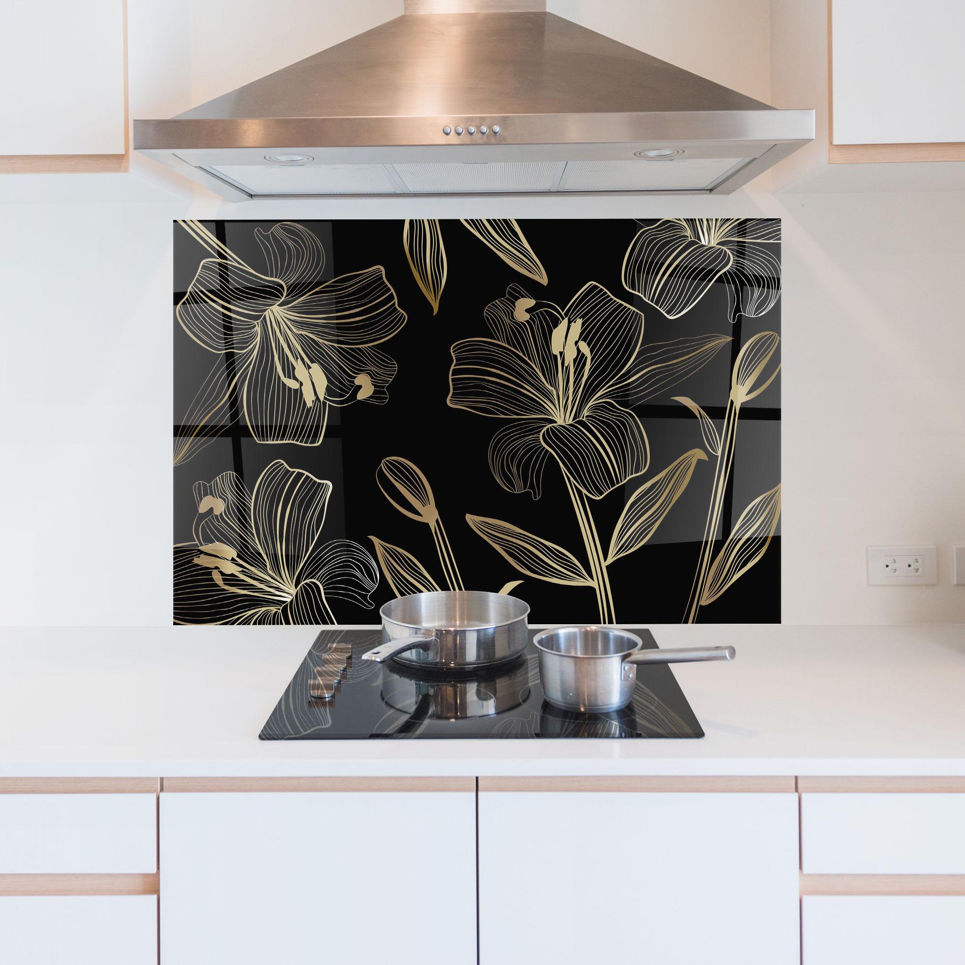 Küchenrückwand Glas Gold Black Lily mockup 5