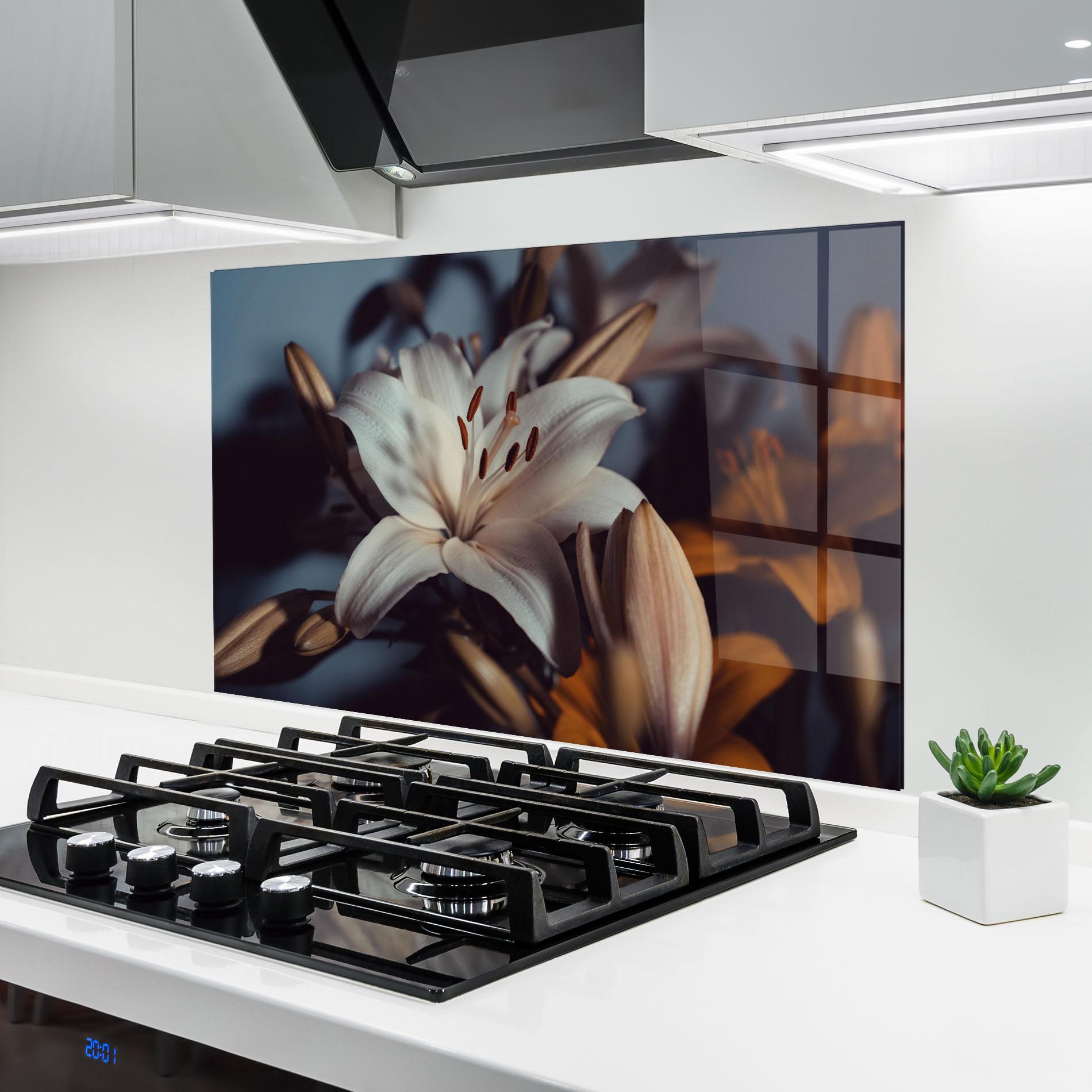 Küchenrückwand Glas Cream Lily mockup 6