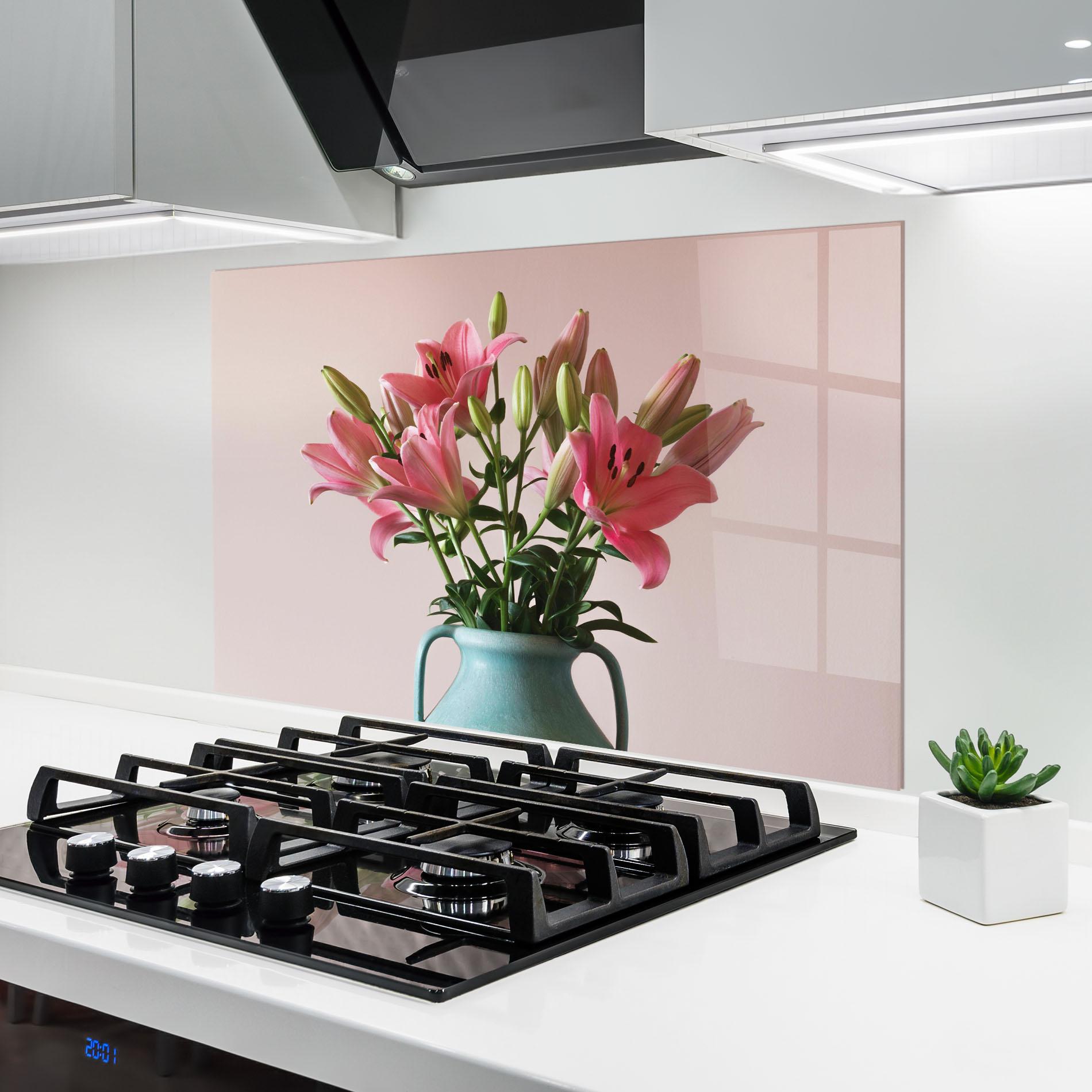 Küchenrückwand Glas Pink Lily In Vase mockup 6