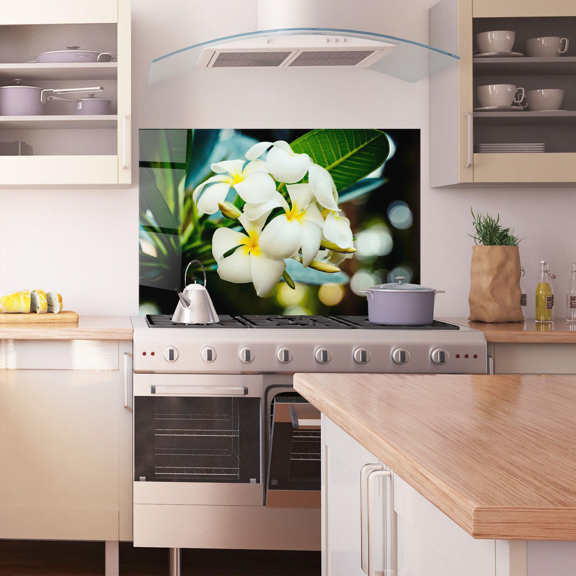 Küchenrückwand Glas Beautiful White Exotic mockup 1