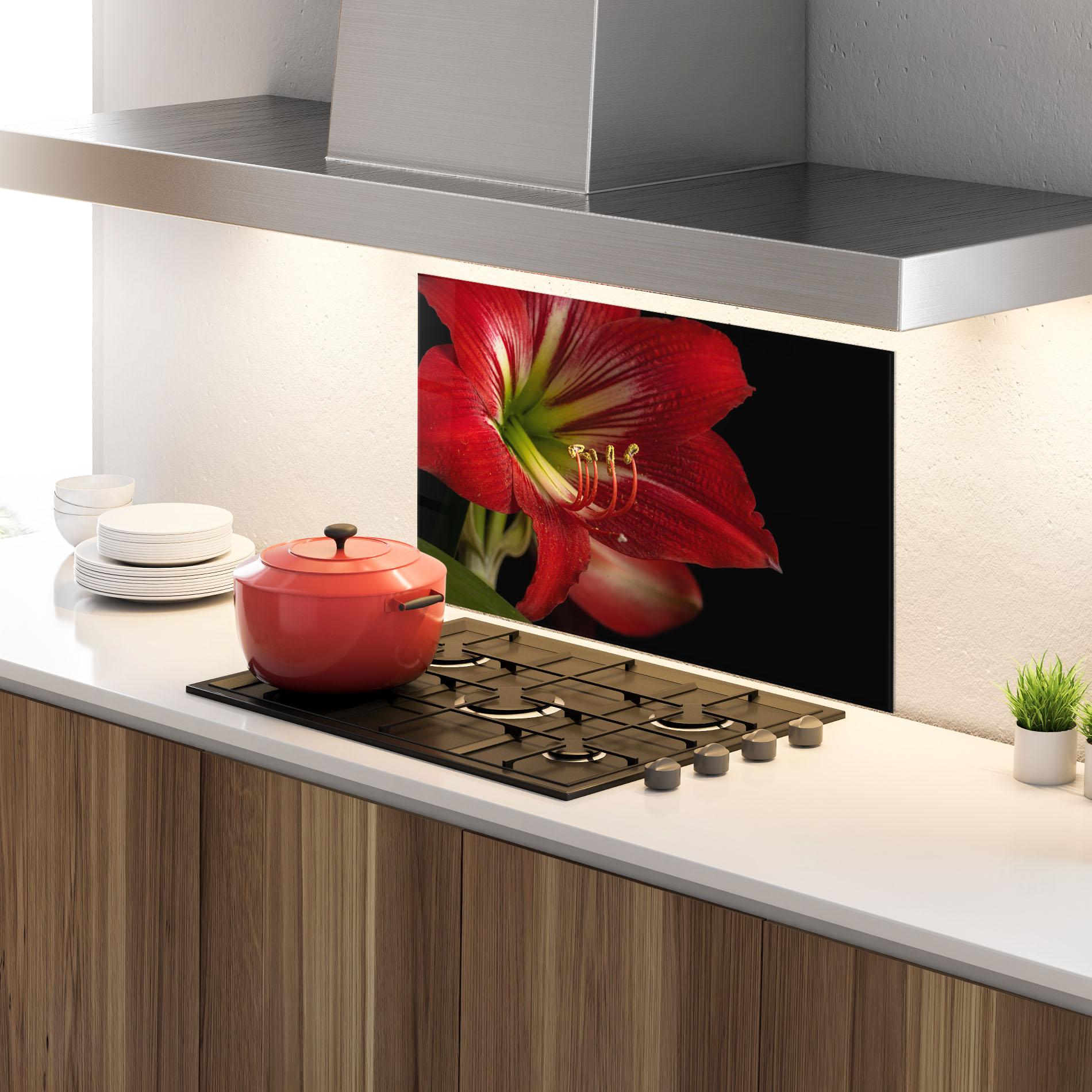 Küchenrückwand Glas Exotic Red Lily mockup 4
