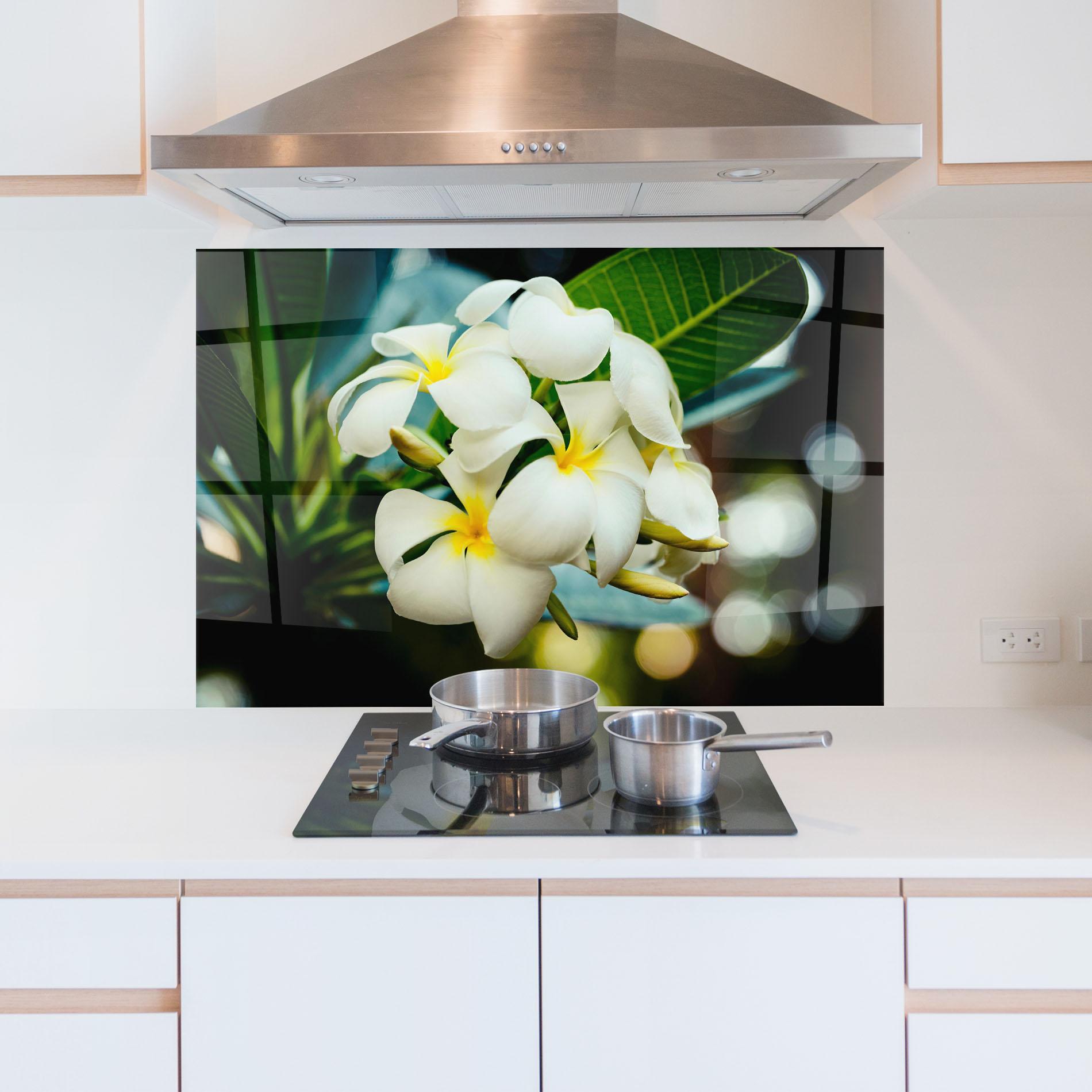 Küchenrückwand Glas Beautiful White Exotic mockup 5