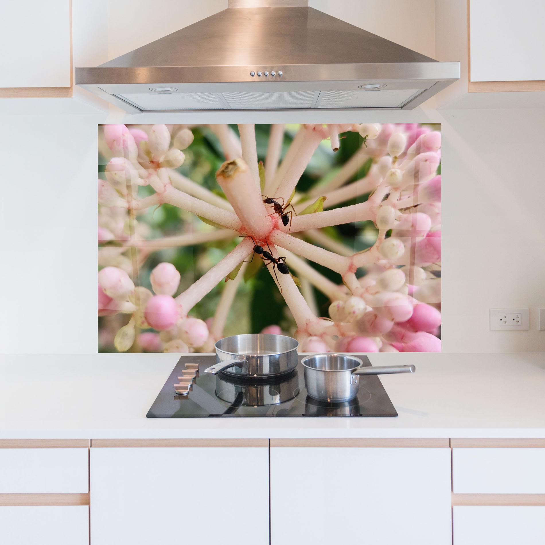 Küchenrückwand Glas Pink Exotic Flower mockup 5