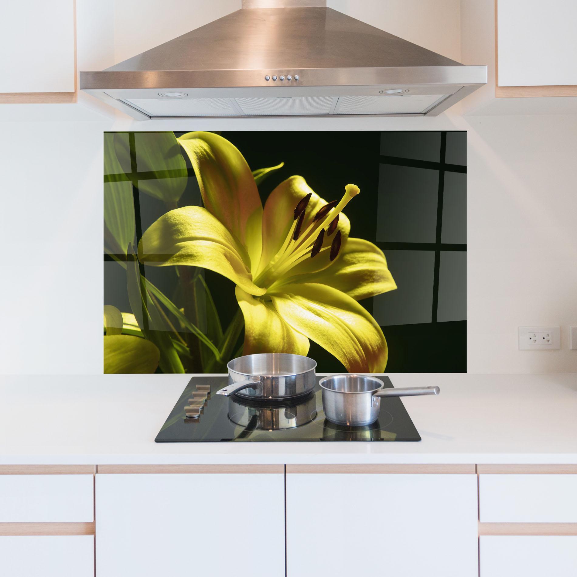 Küchenrückwand Glas Yellow Gold Exotic mockup 5