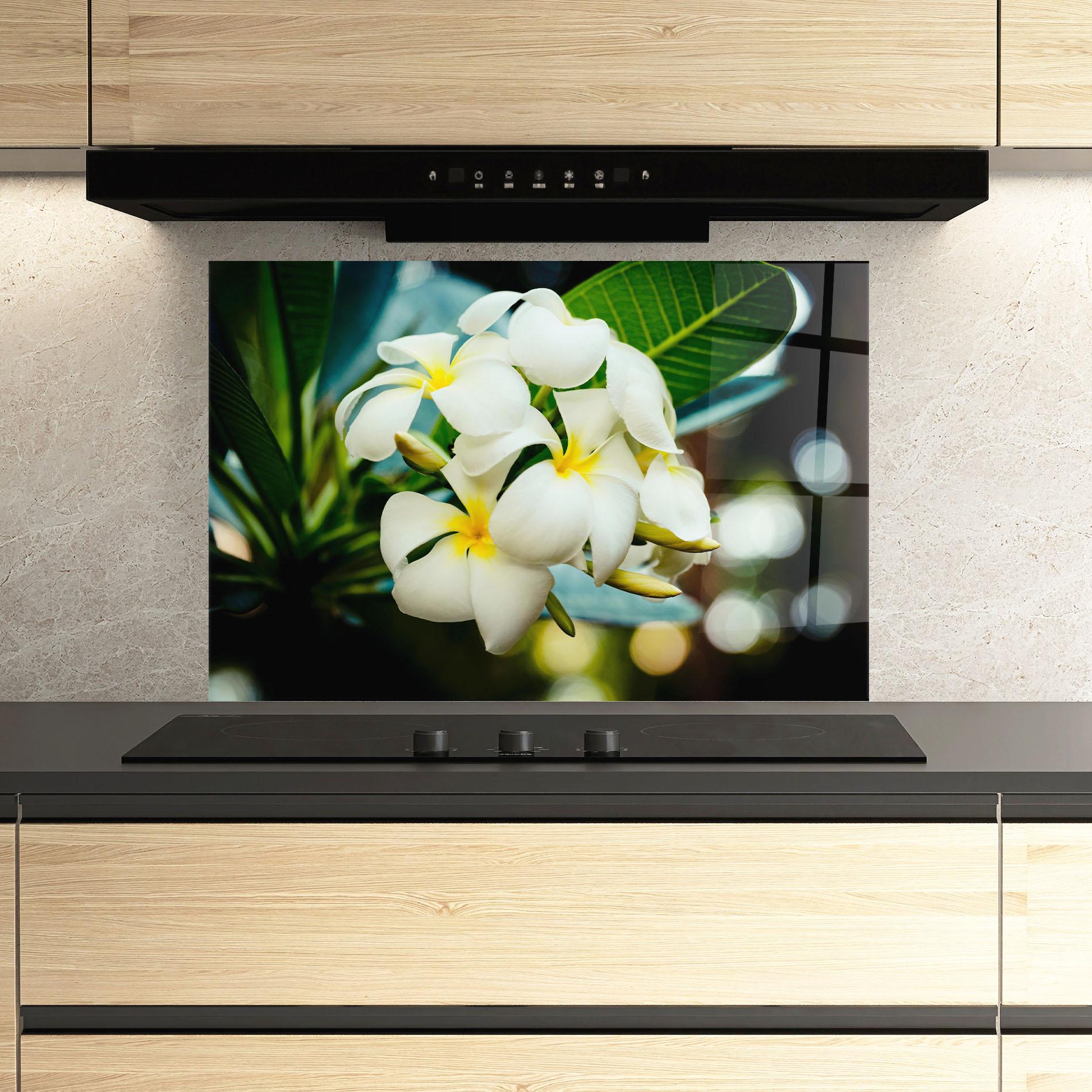 Küchenrückwand Glas Beautiful White Exotic mockup 3