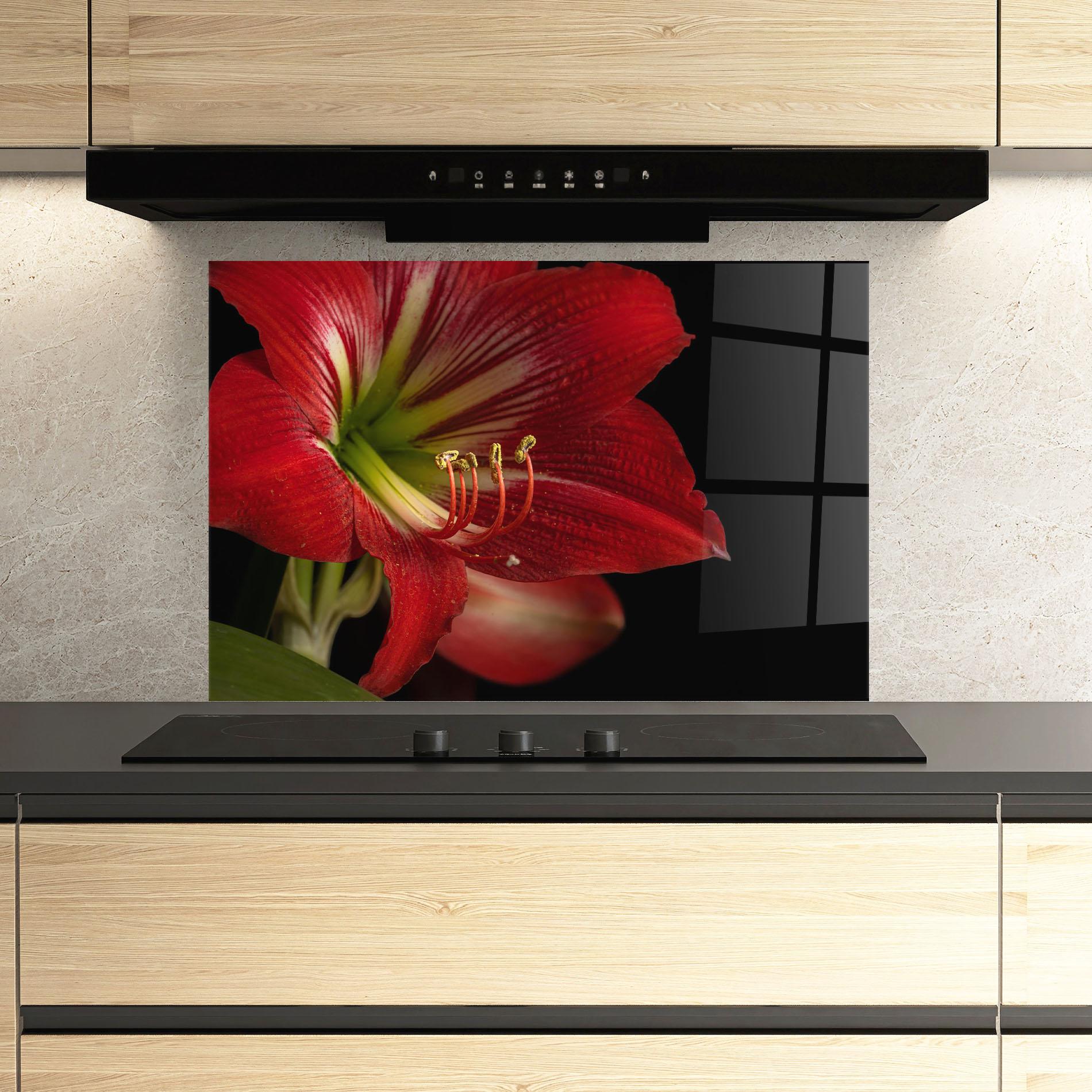 Küchenrückwand Glas Exotic Red Lily mockup 3