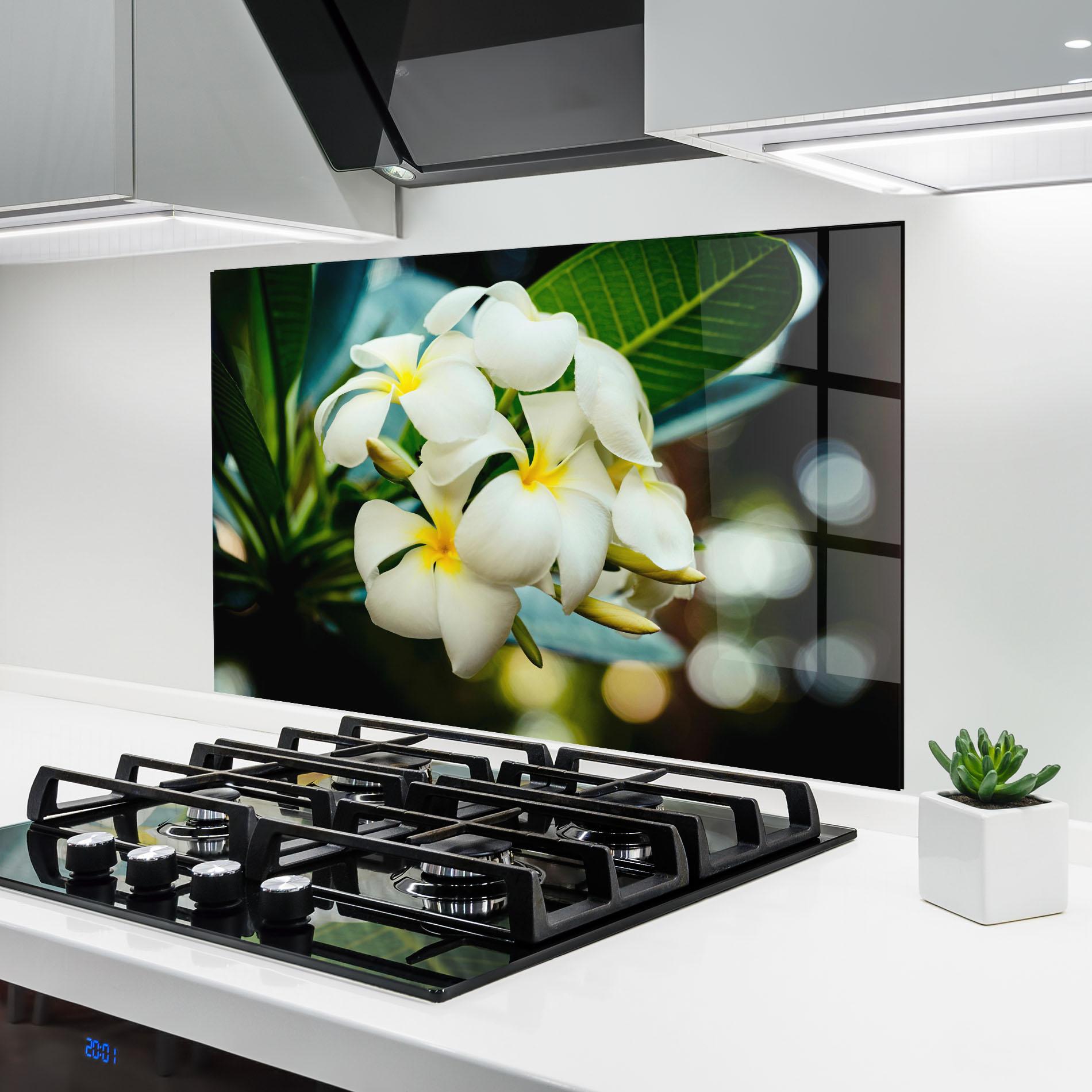 Küchenrückwand Glas Beautiful White Exotic mockup 6