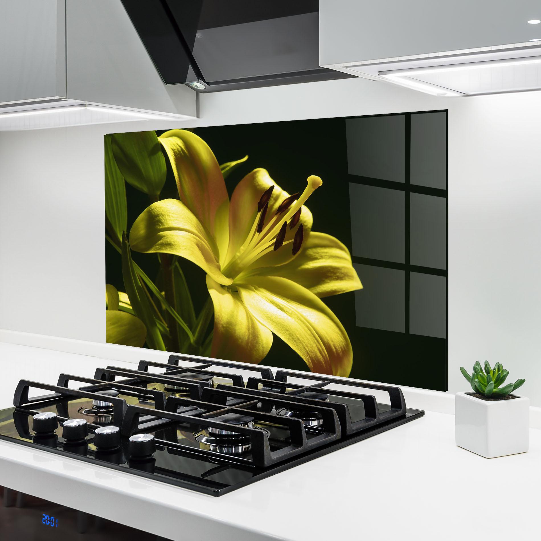 Küchenrückwand Glas Yellow Gold Exotic mockup 6