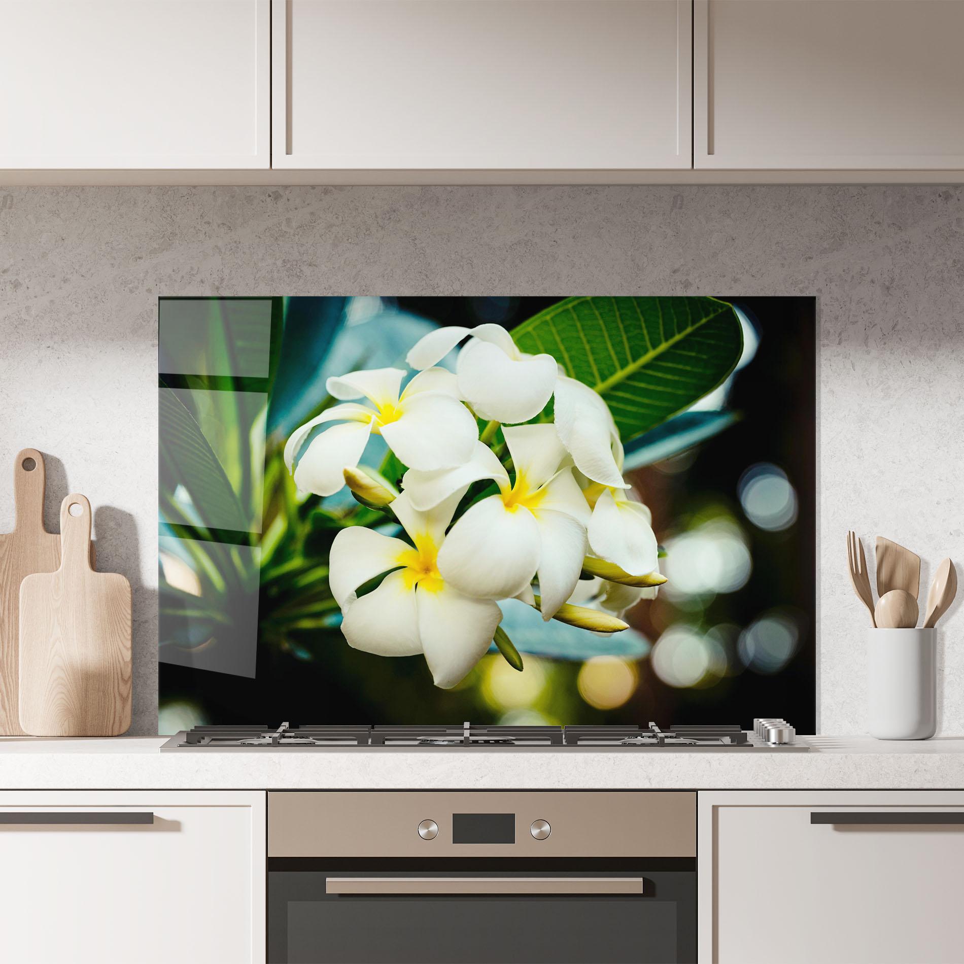 Küchenrückwand Glas Beautiful White Exotic mockup 7