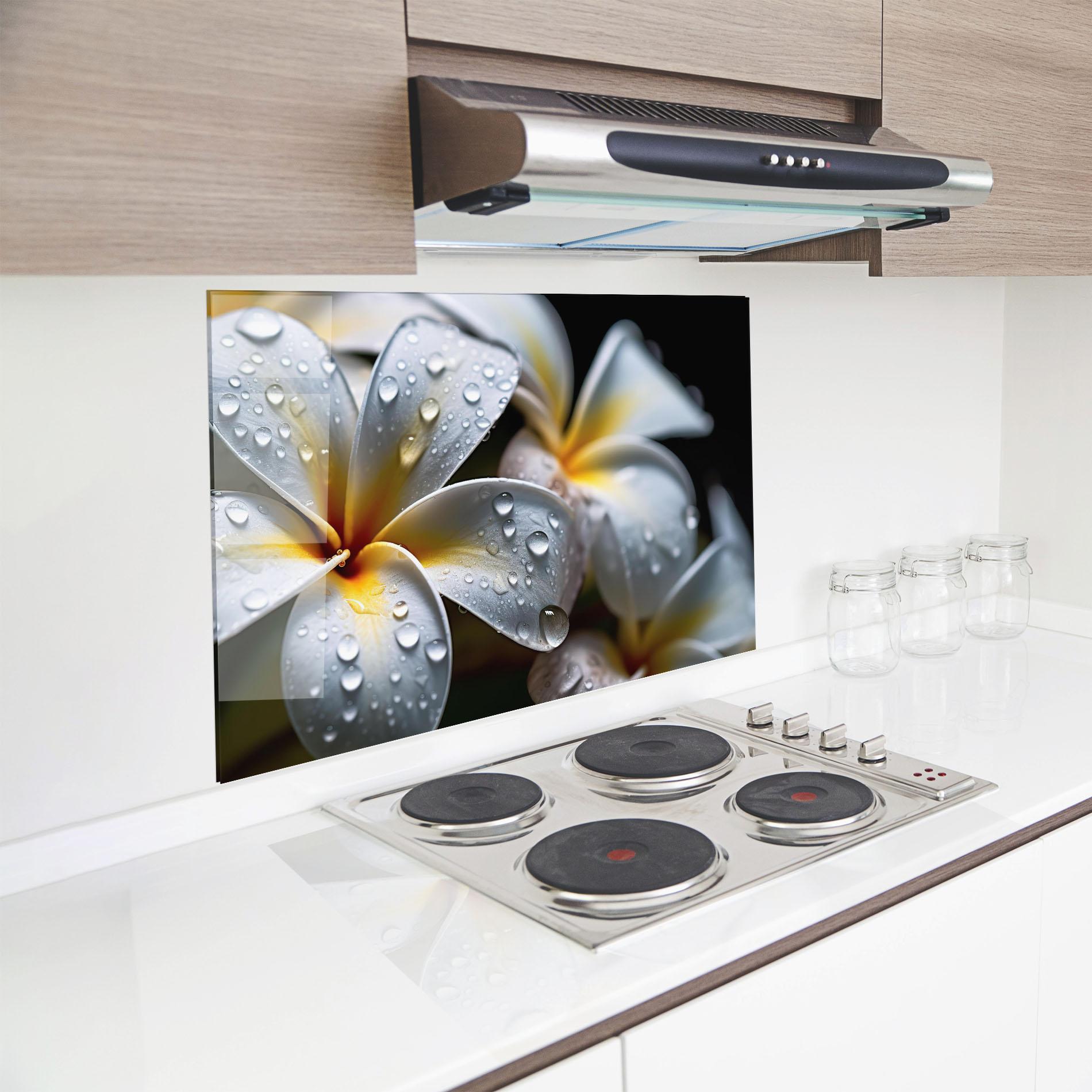 Küchenrückwand Glas Rainy White Exotic mockup 8