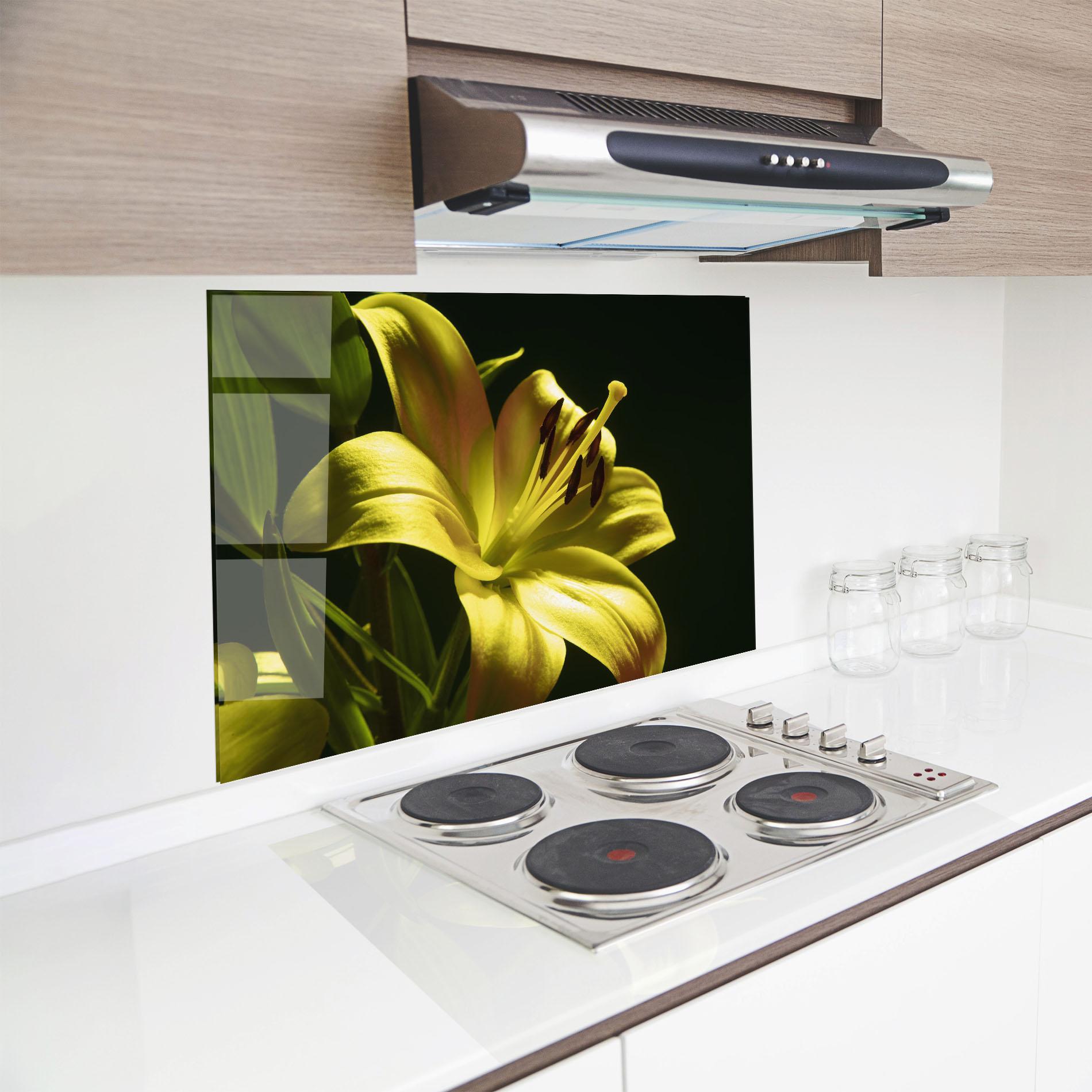 Küchenrückwand Glas Yellow Gold Exotic mockup 8