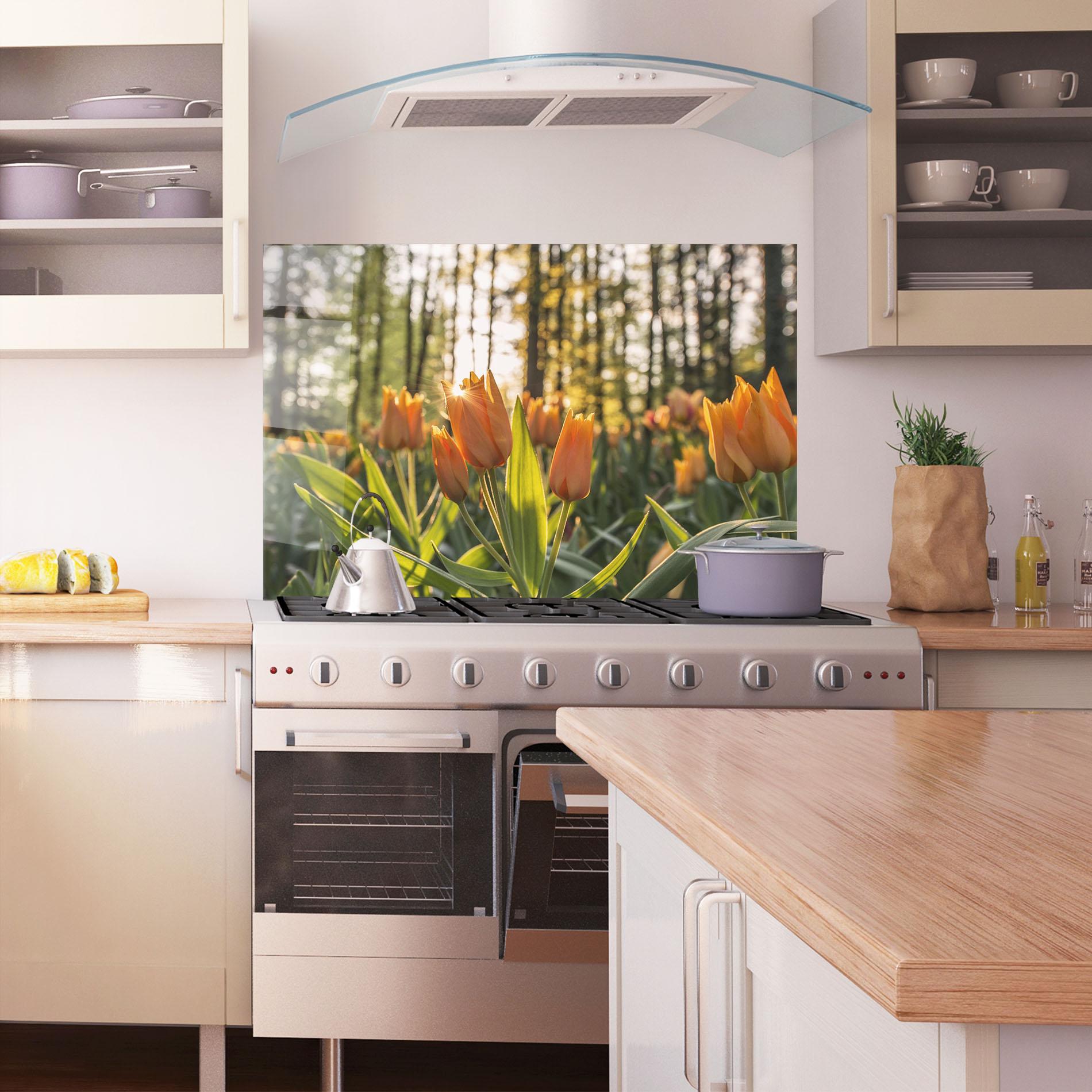 Küchenrückwand Glas Forest Tulips mockup 1