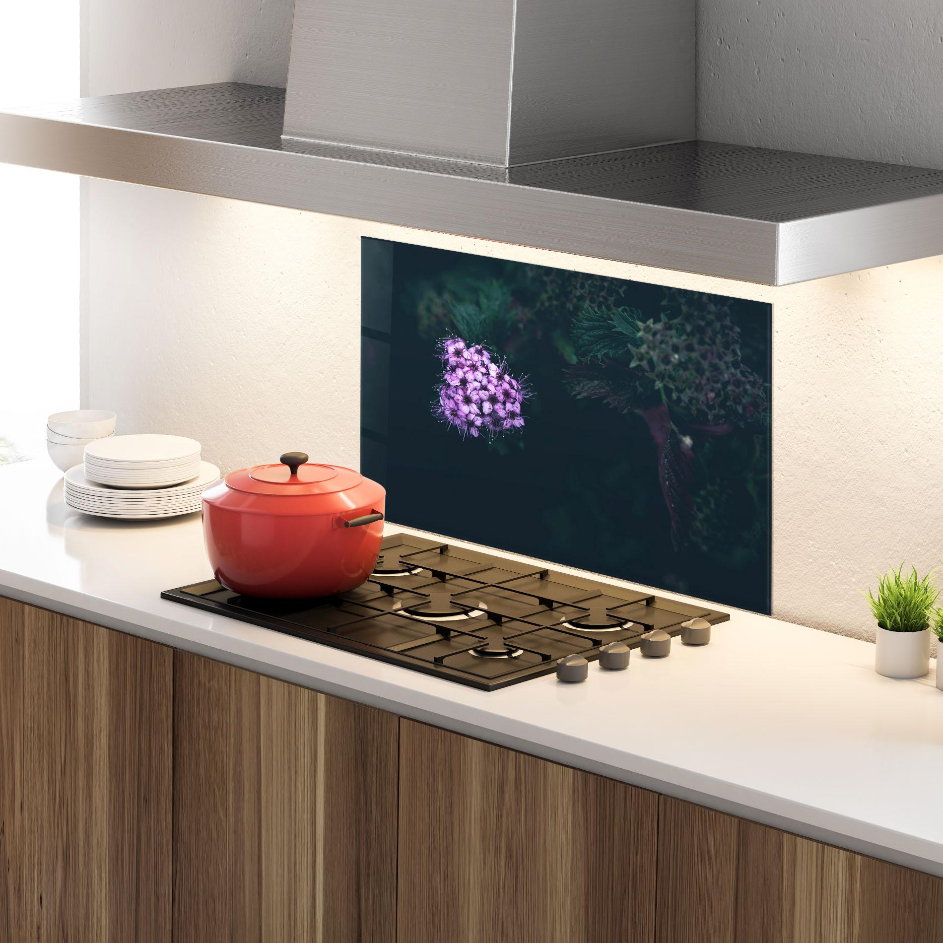 Küchenrückwand Glas Dark Purple Flower mockup 4
