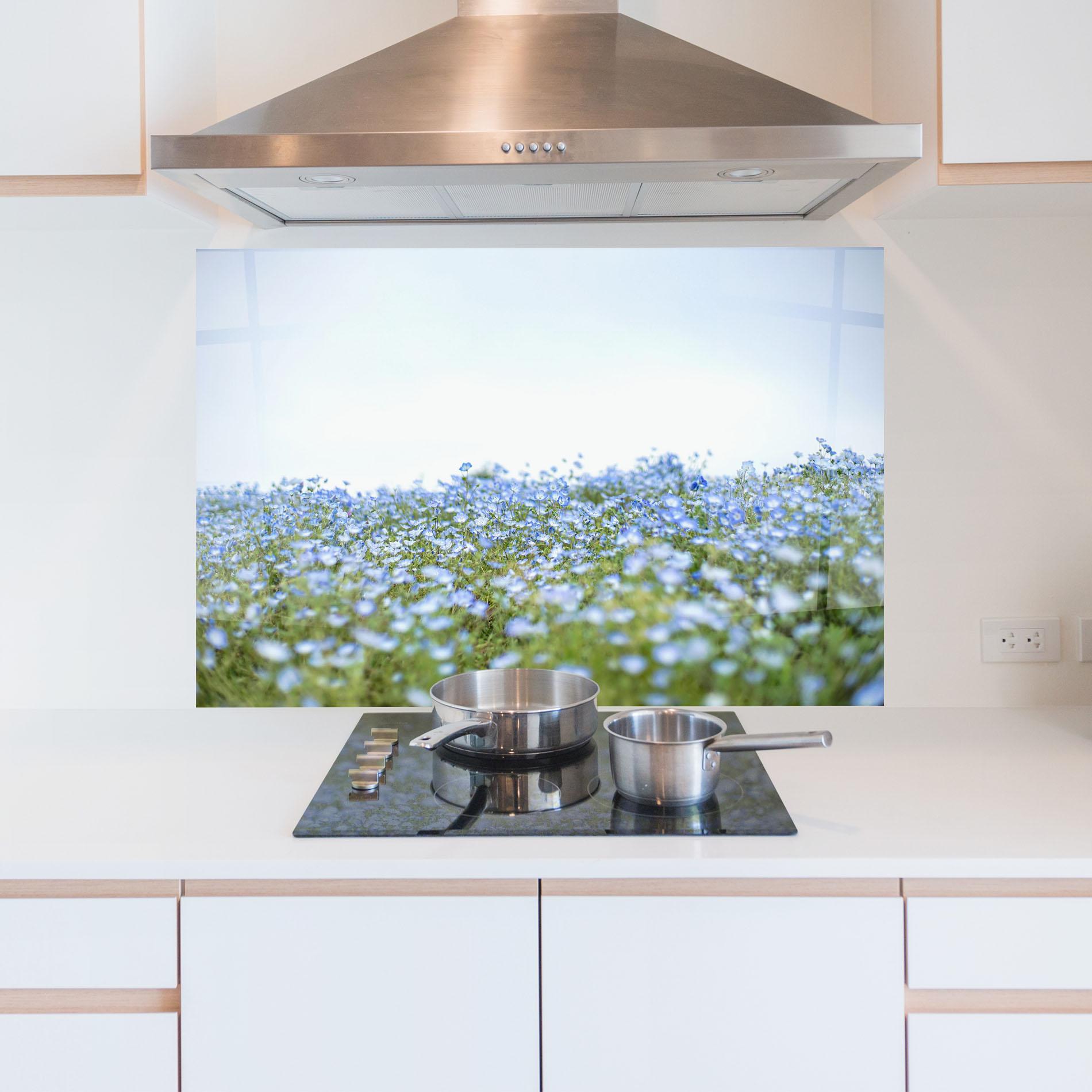 Küchenrückwand Glas Blue Wild Flowers mockup 5