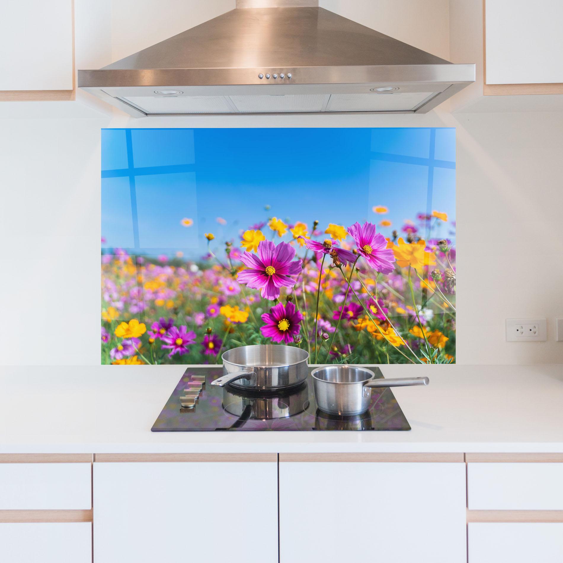 Küchenrückwand Glas Cosmos Flowers Grassland mockup 5
