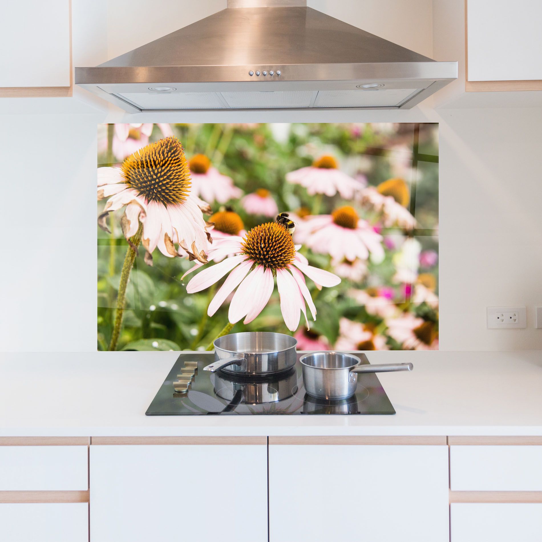 Daylight Bee mockup 5