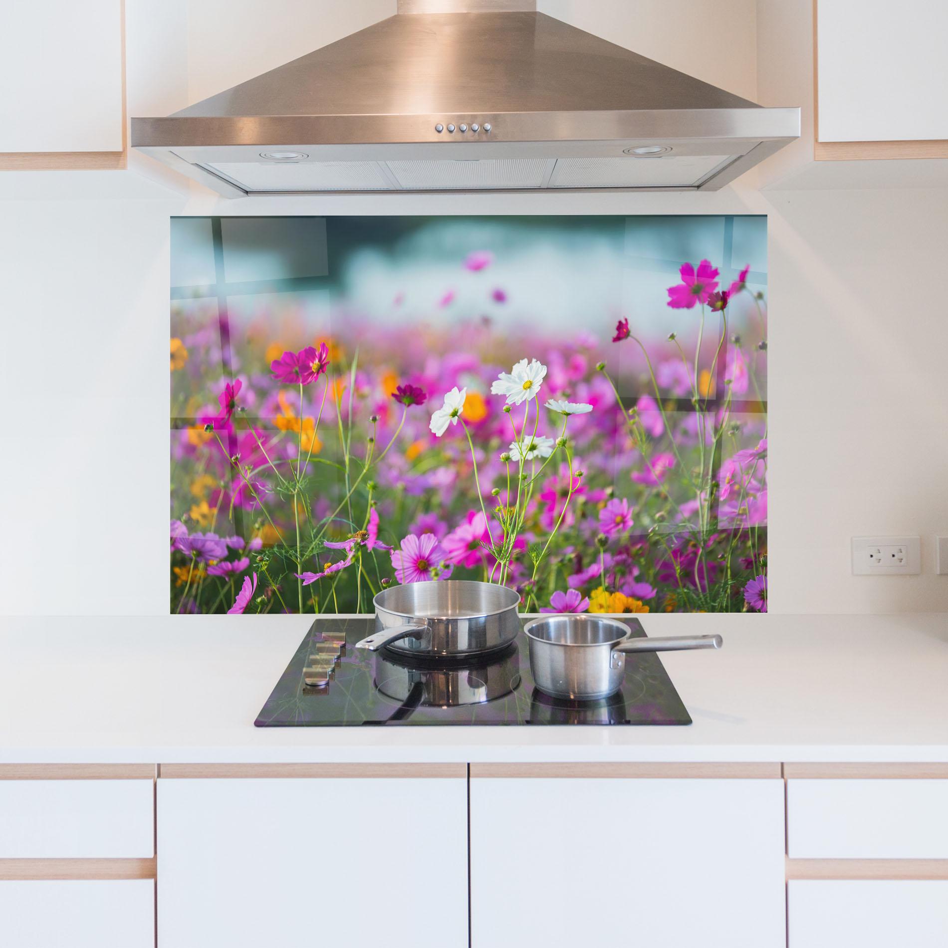 Küchenrückwand Glas Flower Grassland mockup 5