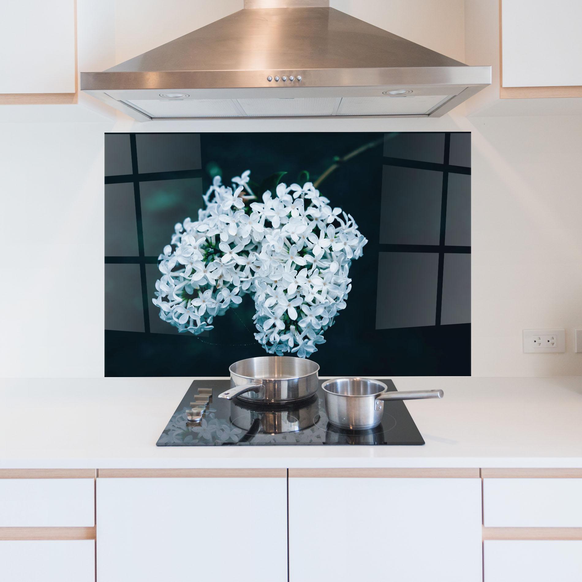 Küchenrückwand Glas Green Light Flower mockup 5