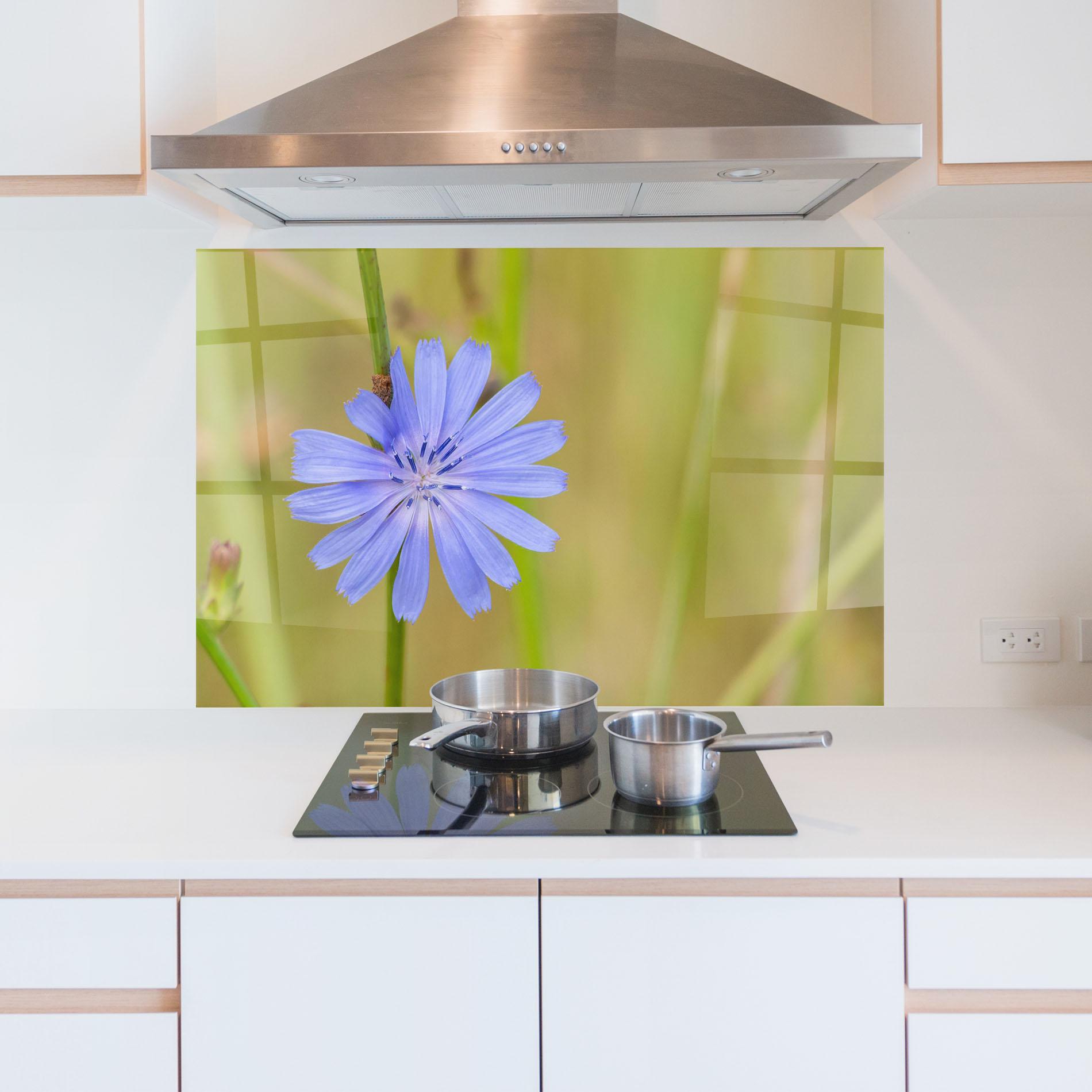 Küchenrückwand Glas Wild Purple Blue mockup 5