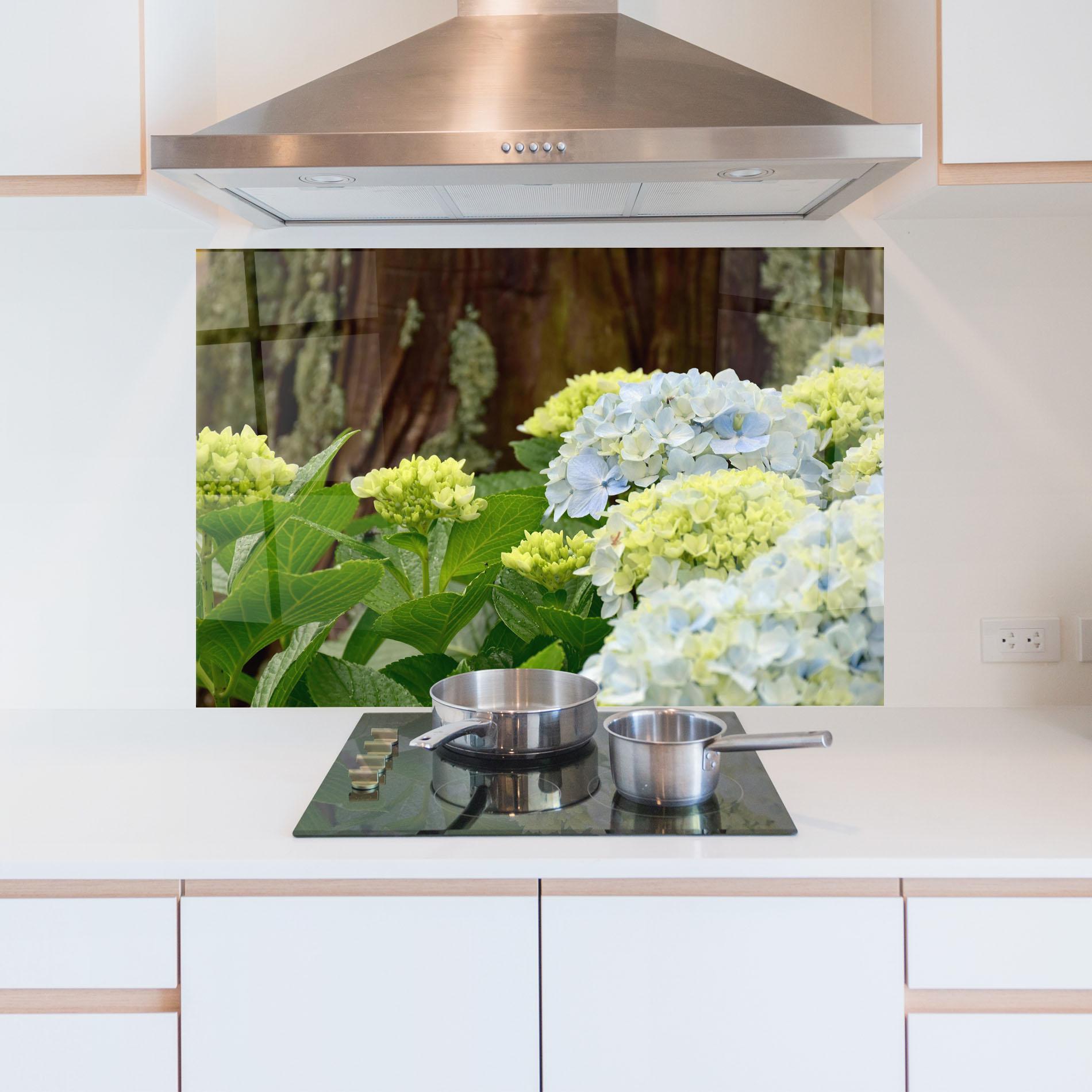 Küchenrückwand Glas Wild Tree Flower mockup 5