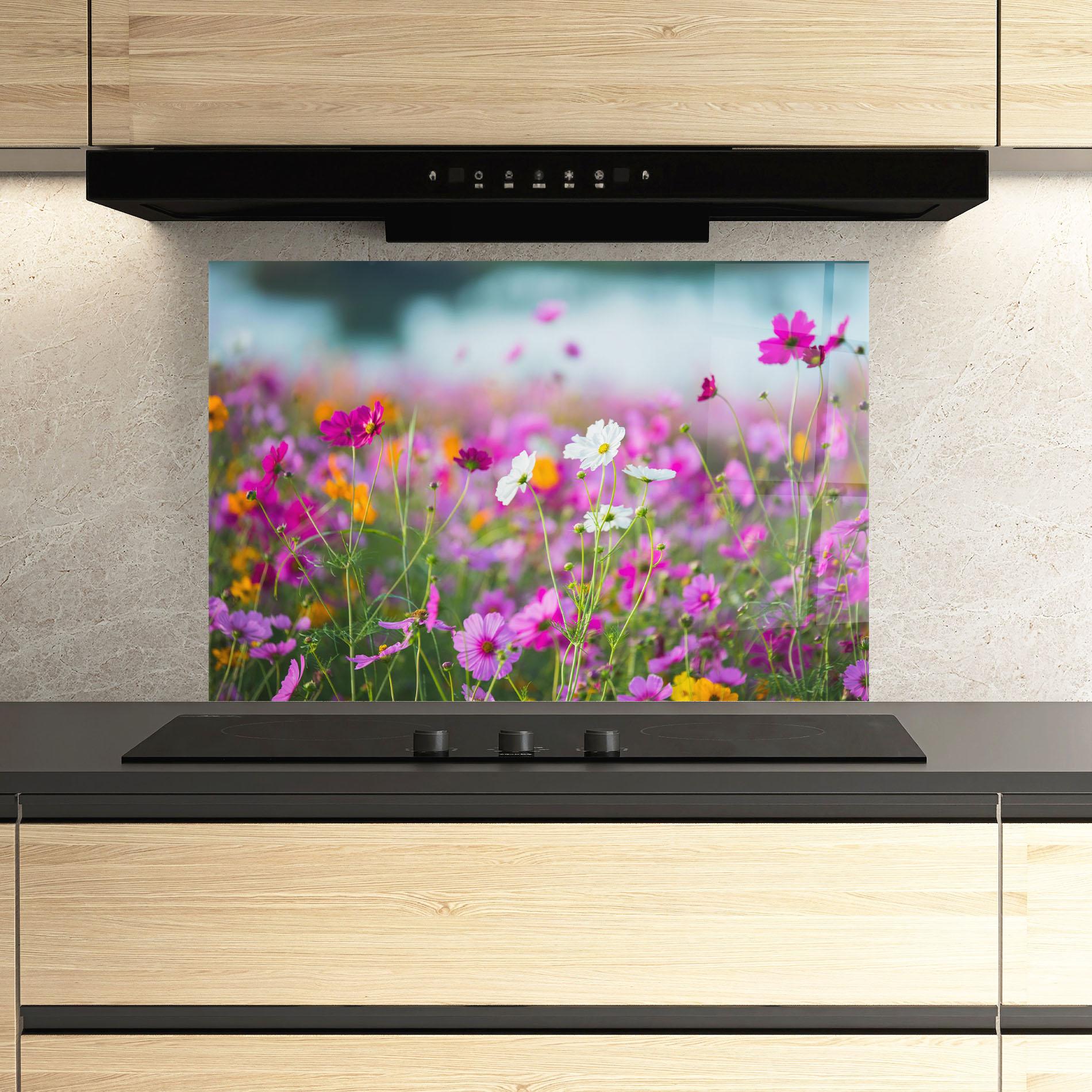 Küchenrückwand Glas Flower Grassland mockup 3