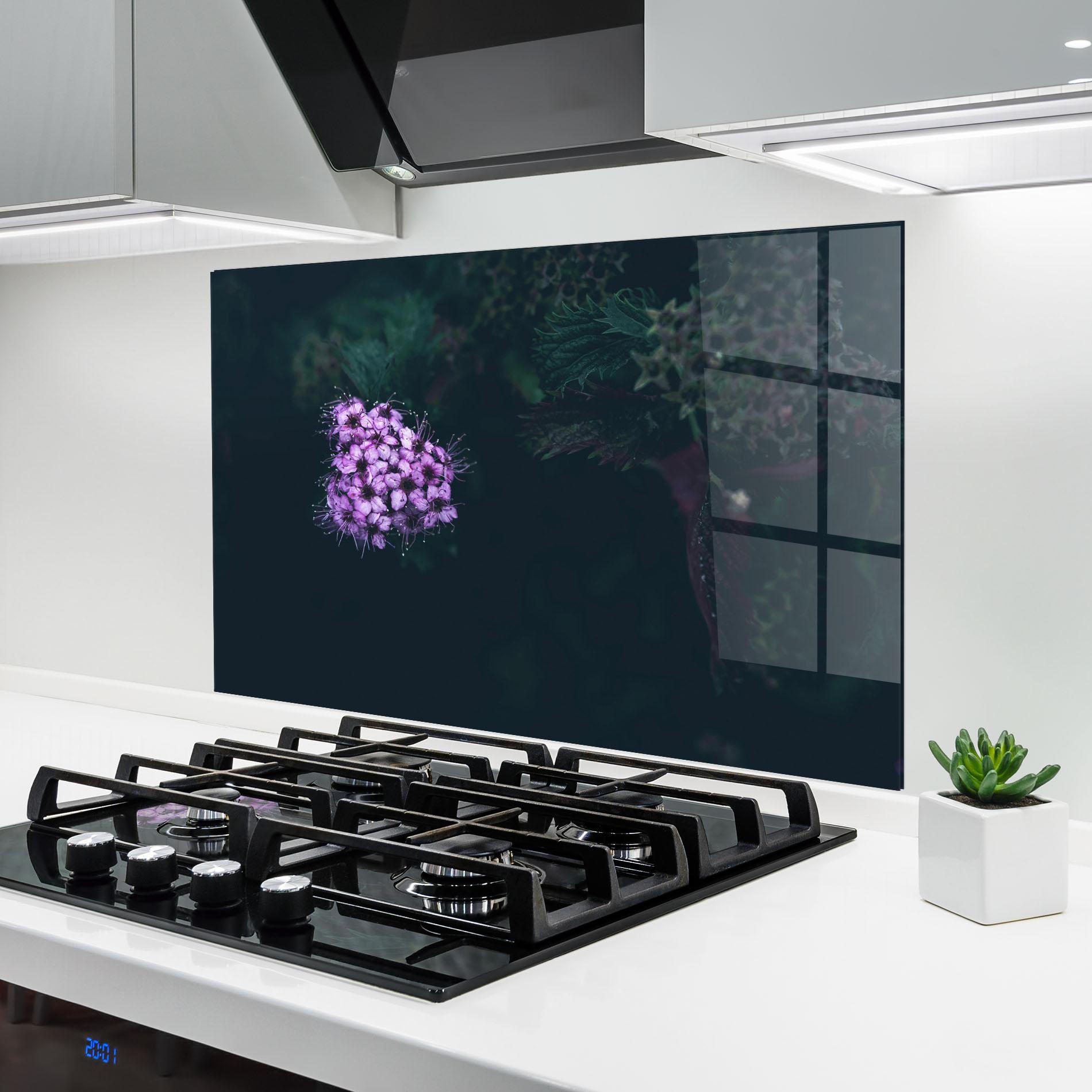 Küchenrückwand Glas Dark Purple Flower mockup 6