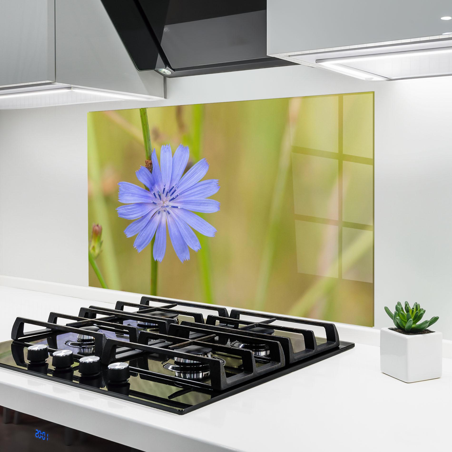 Küchenrückwand Glas Wild Purple Blue mockup 6