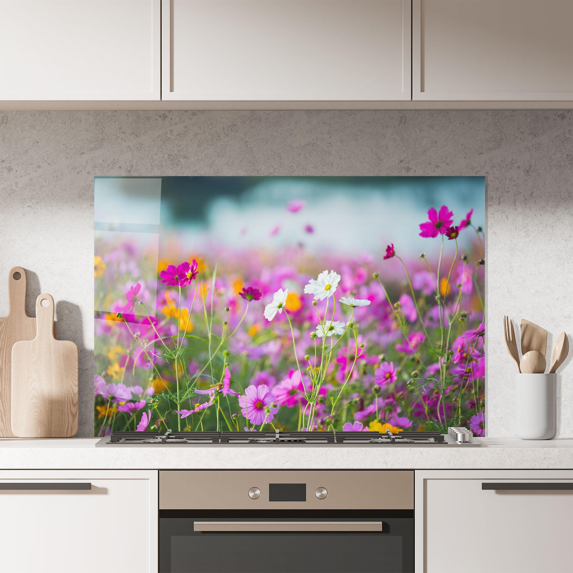 Küchenrückwand Glas Flower Grassland mockup 7