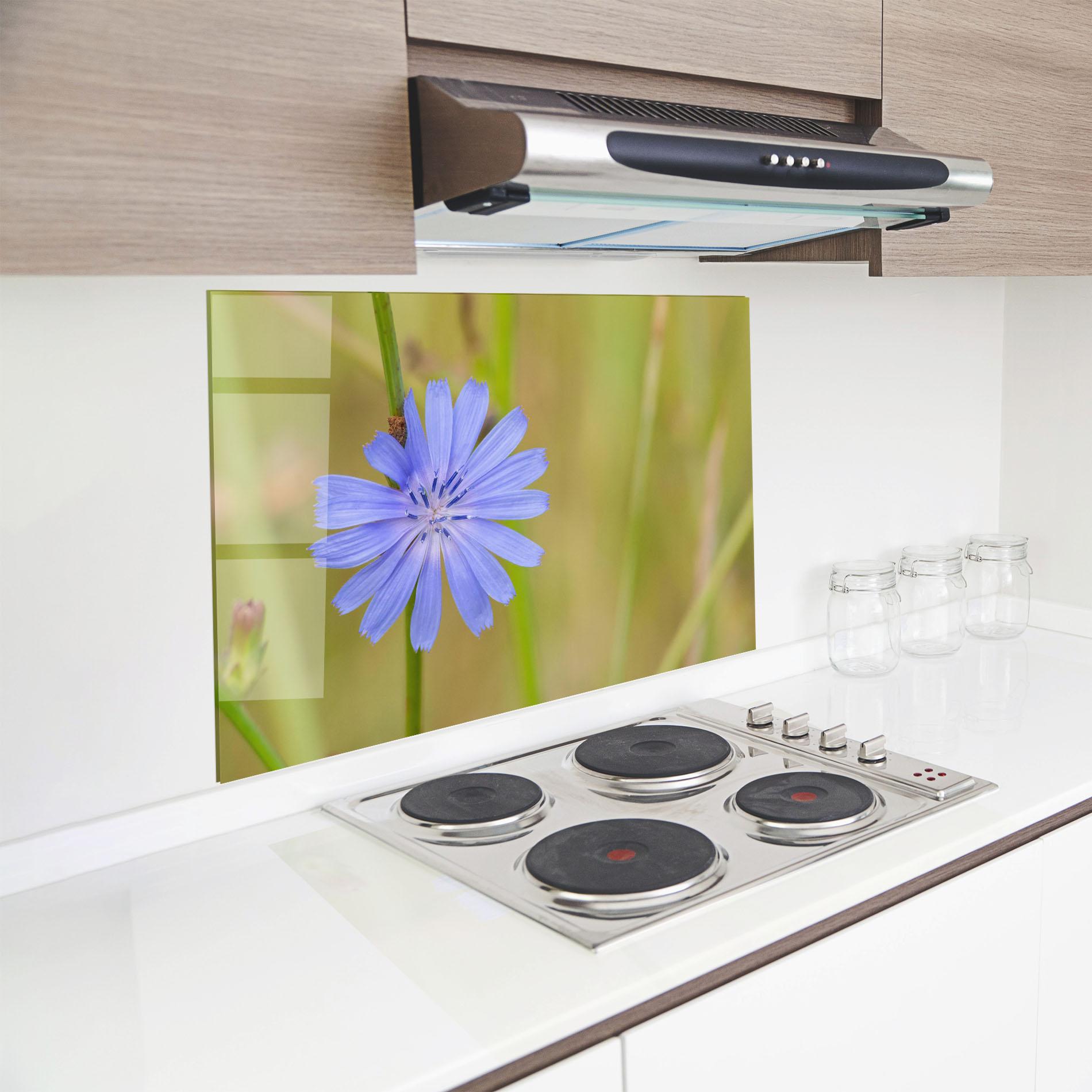 Küchenrückwand Glas Wild Purple Blue mockup 8