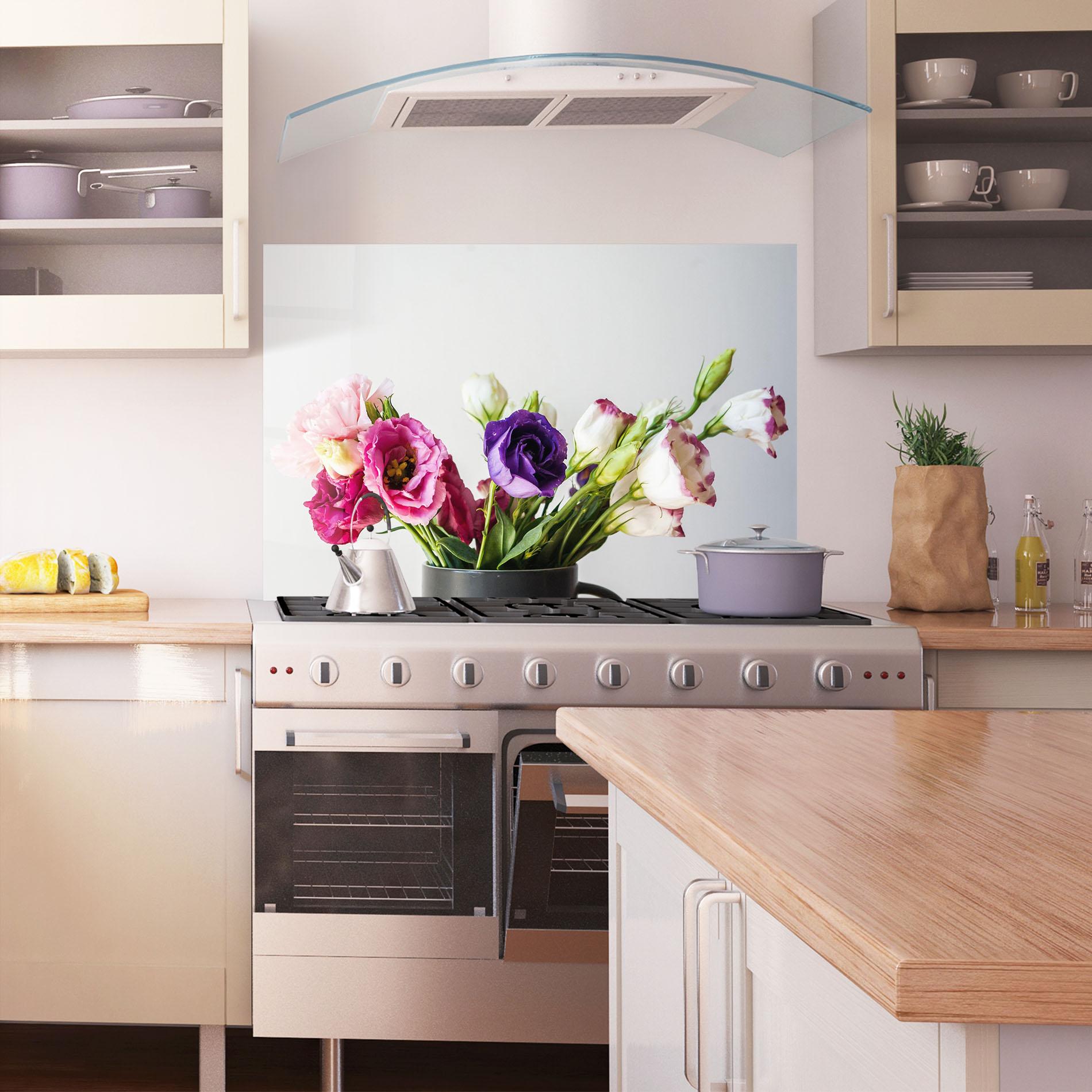 Küchenrückwand Glas Flowers In Vase mockup 1