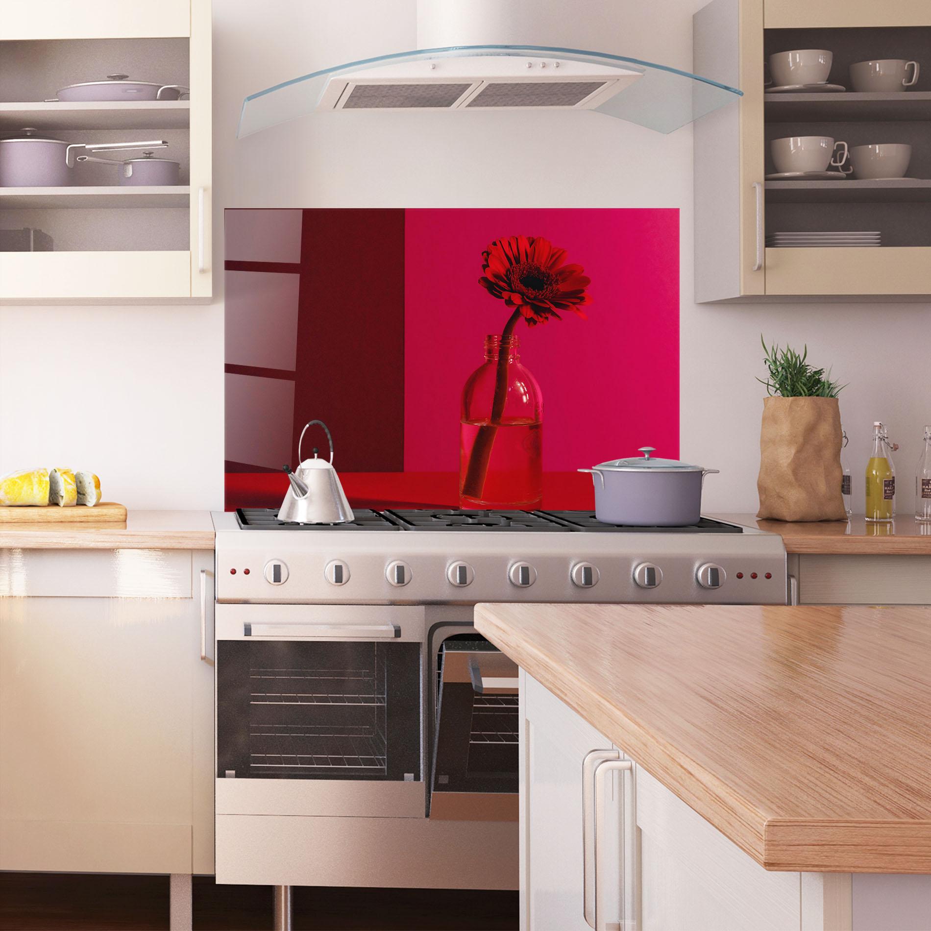 Küchenrückwand Glas Red Light Vase mockup 1