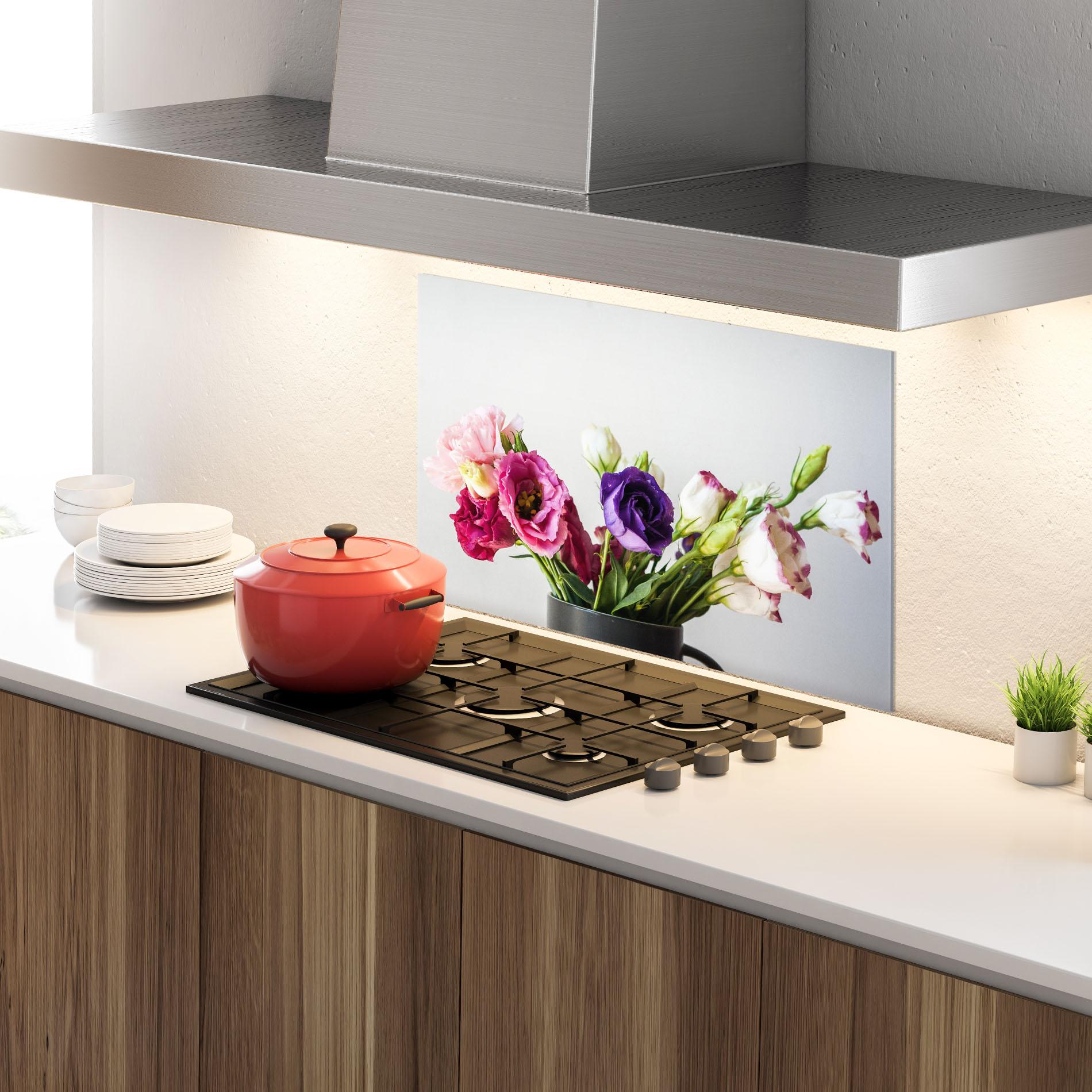 Küchenrückwand Glas Flowers In Vase mockup 4