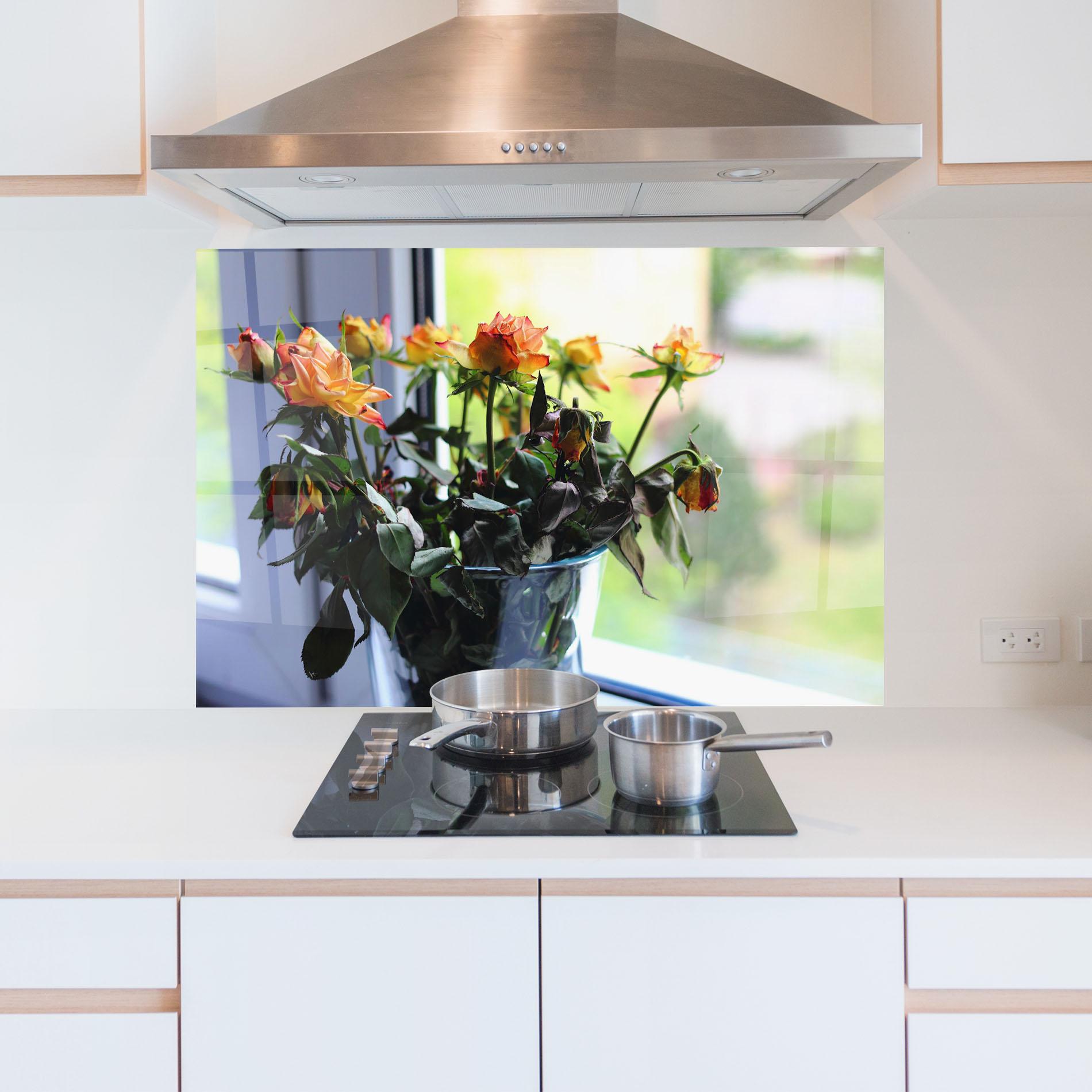 Küchenrückwand Glas Red Yellow Rose Vase mockup 5
