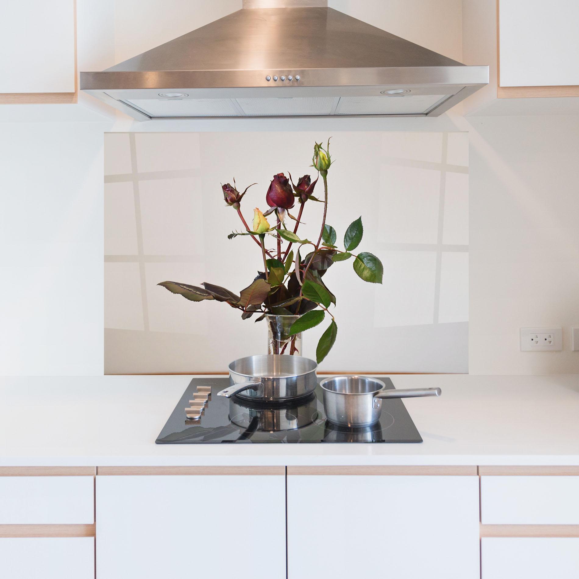 Küchenrückwand Glas Roses Vase mockup 5