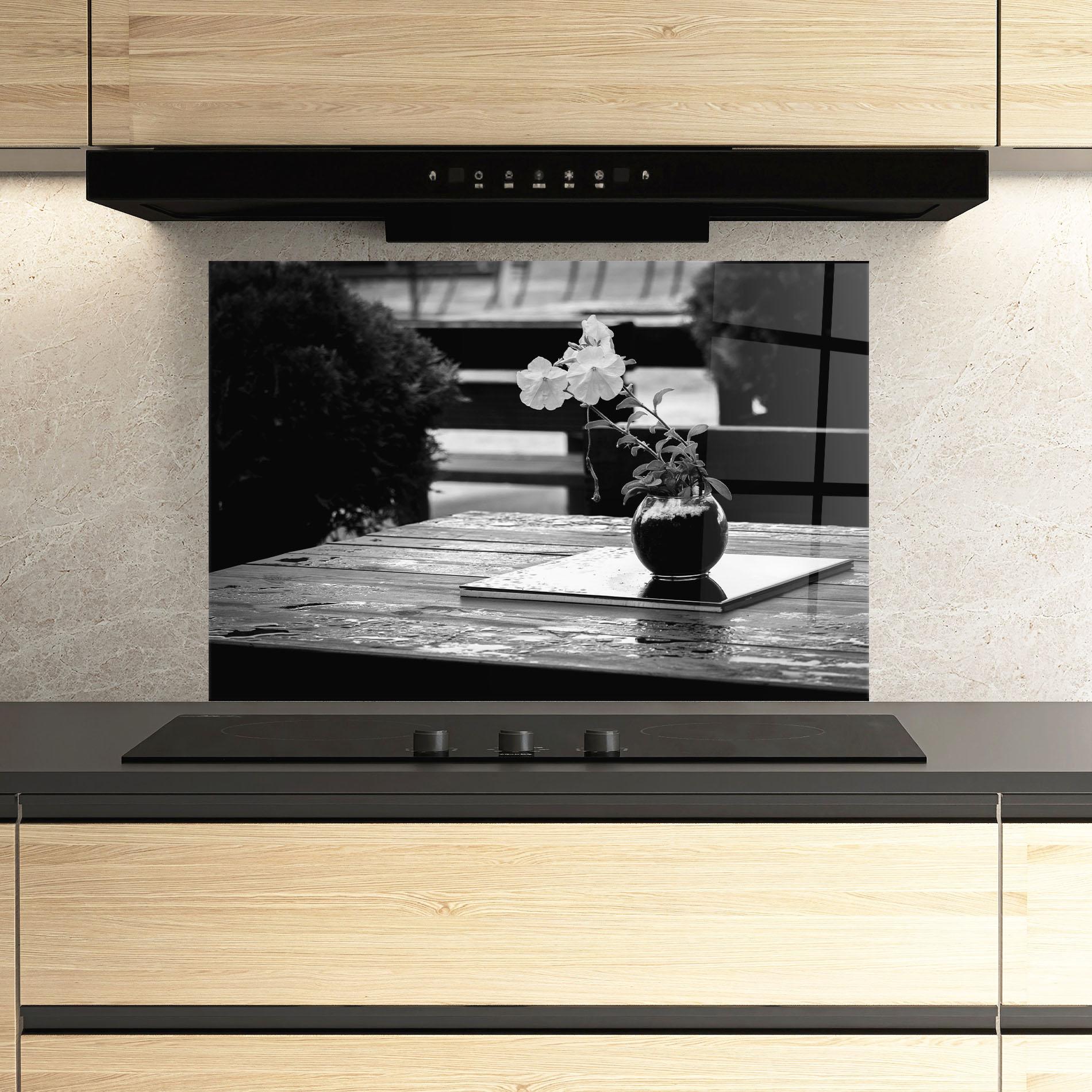 Küchenrückwand Glas Black Vase View mockup 3