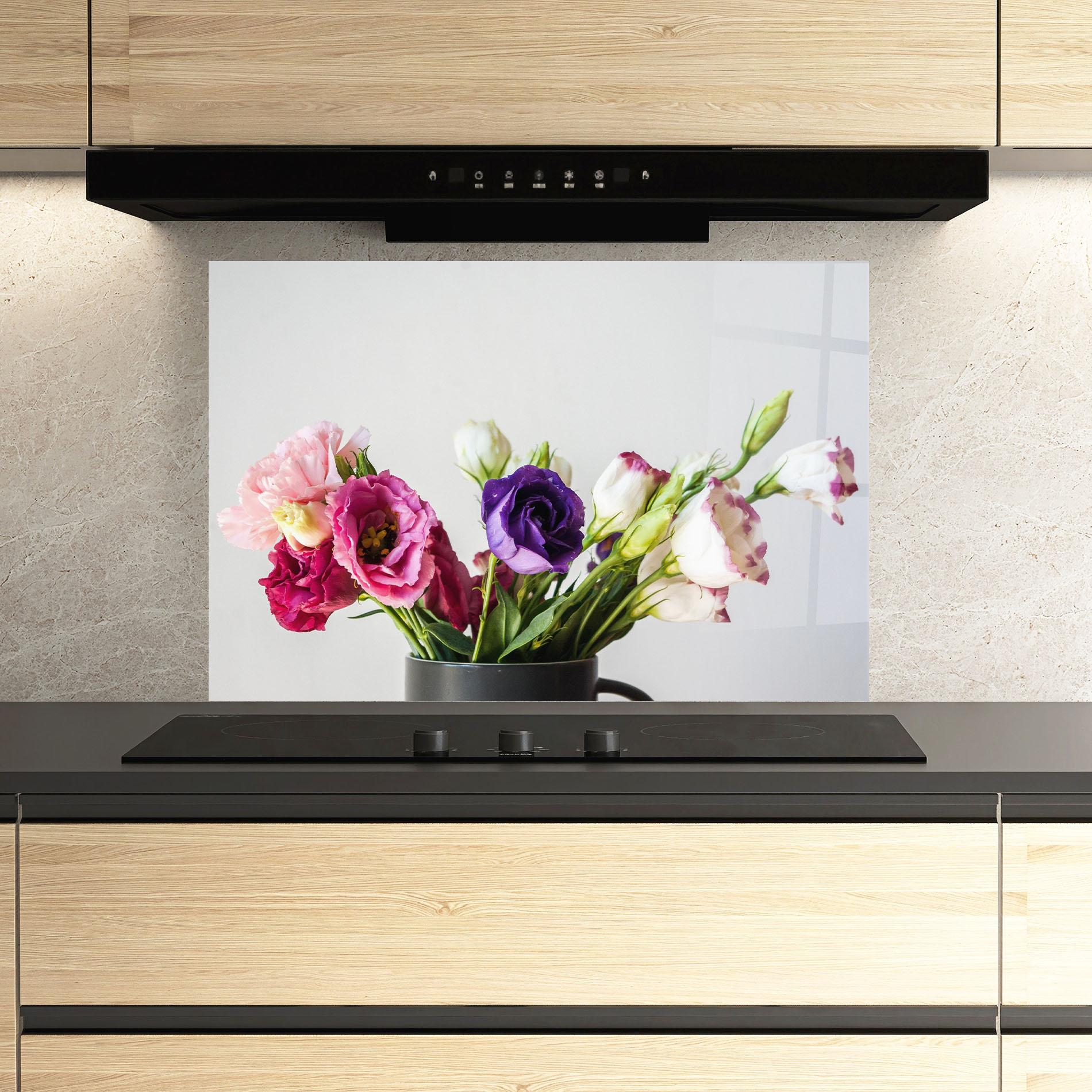 Küchenrückwand Glas Flowers In Vase mockup 3
