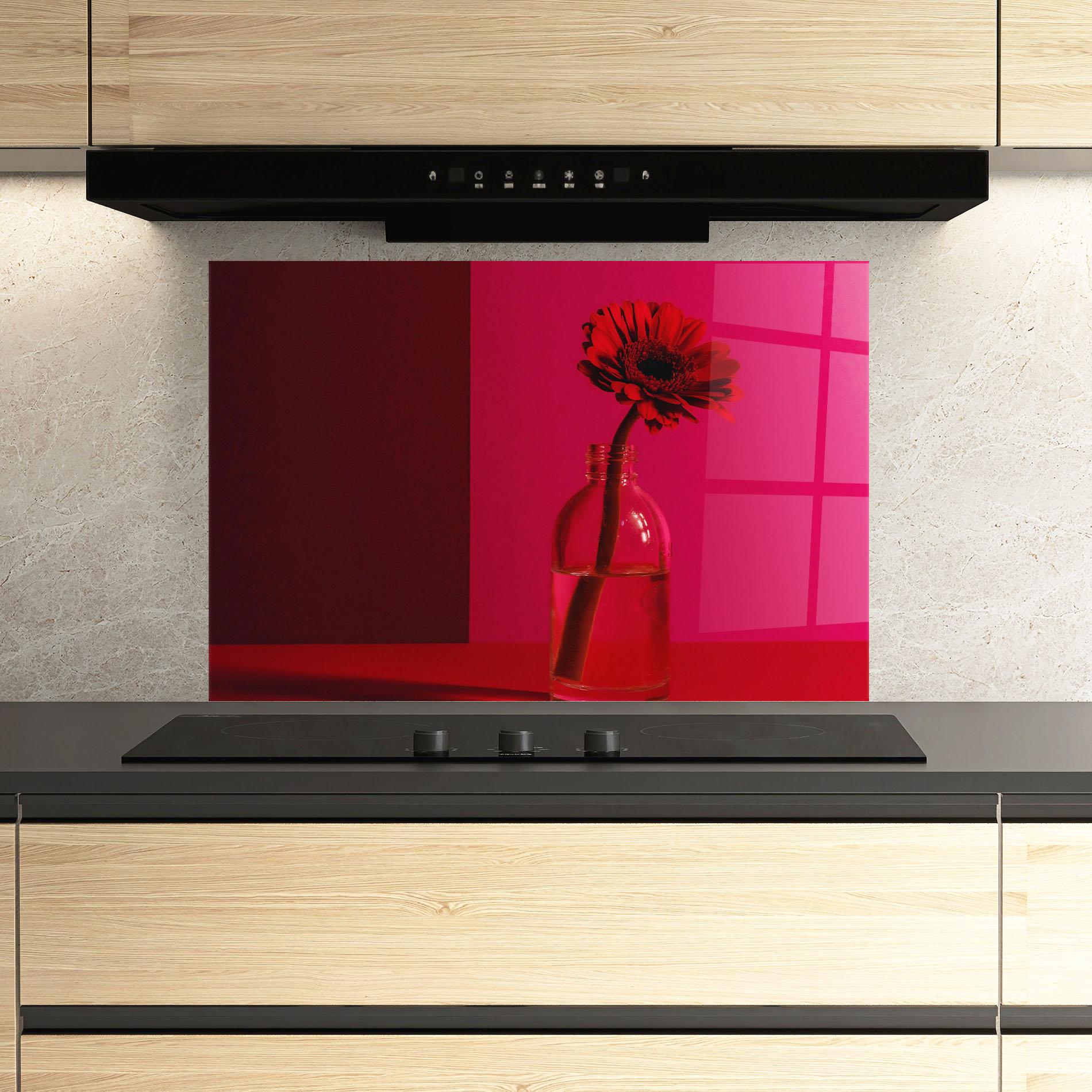 Küchenrückwand Glas Red Light Vase mockup 3