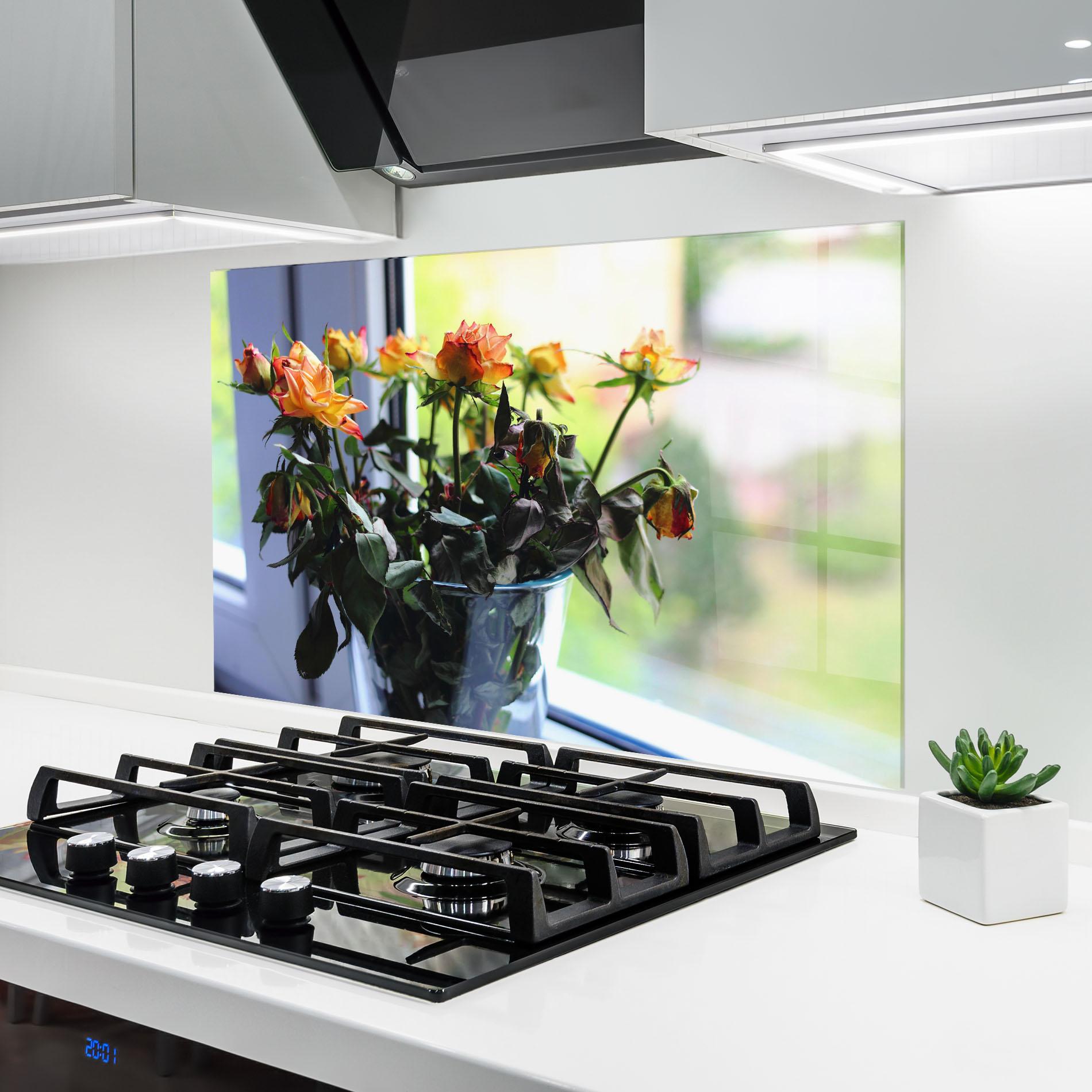 Küchenrückwand Glas Red Yellow Rose Vase mockup 6