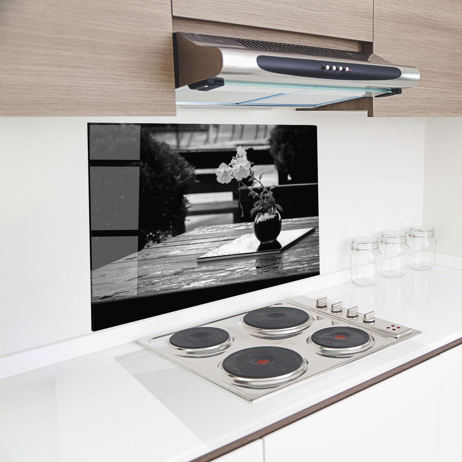 Küchenrückwand Glas Black Vase View mockup 8