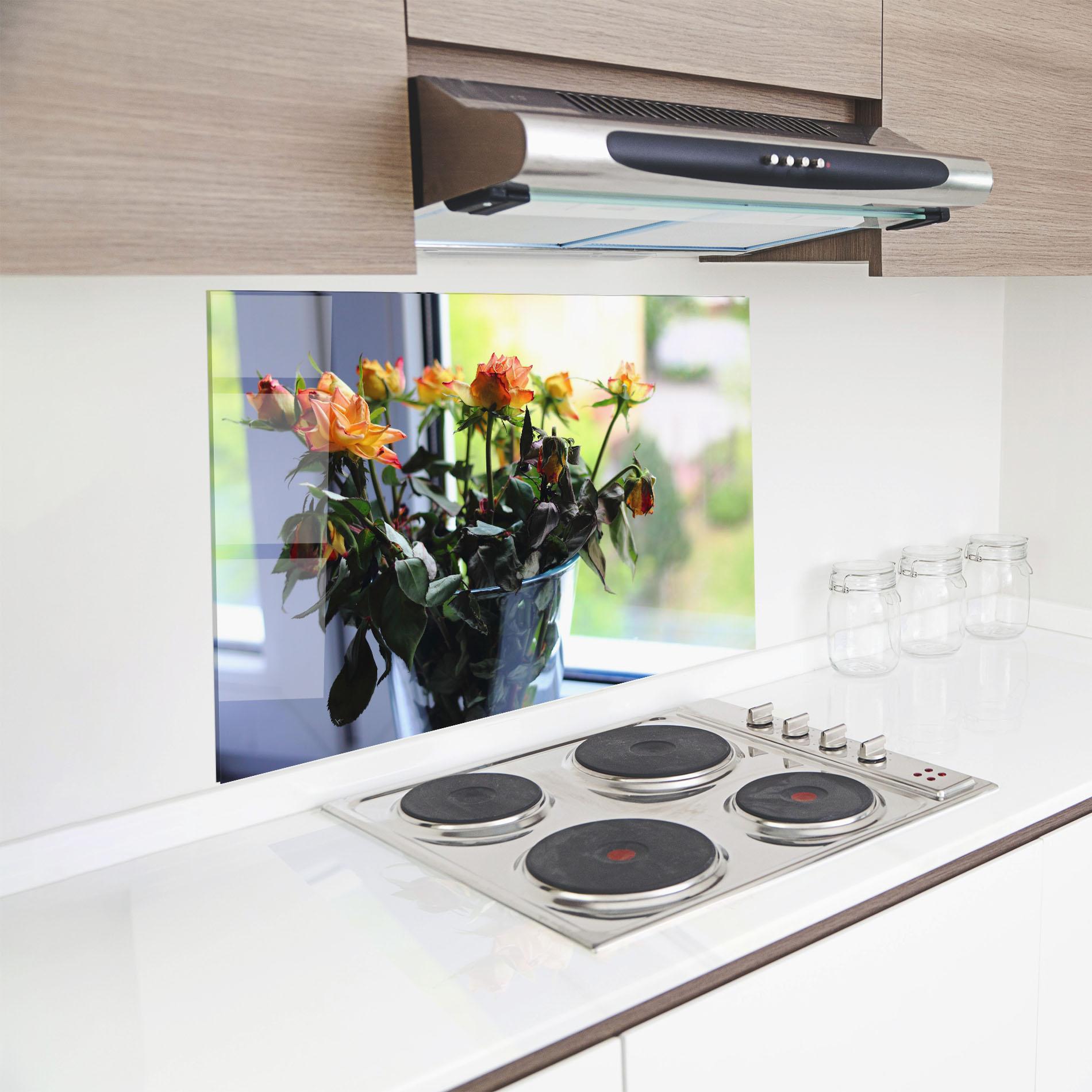 Küchenrückwand Glas Red Yellow Rose Vase mockup 8