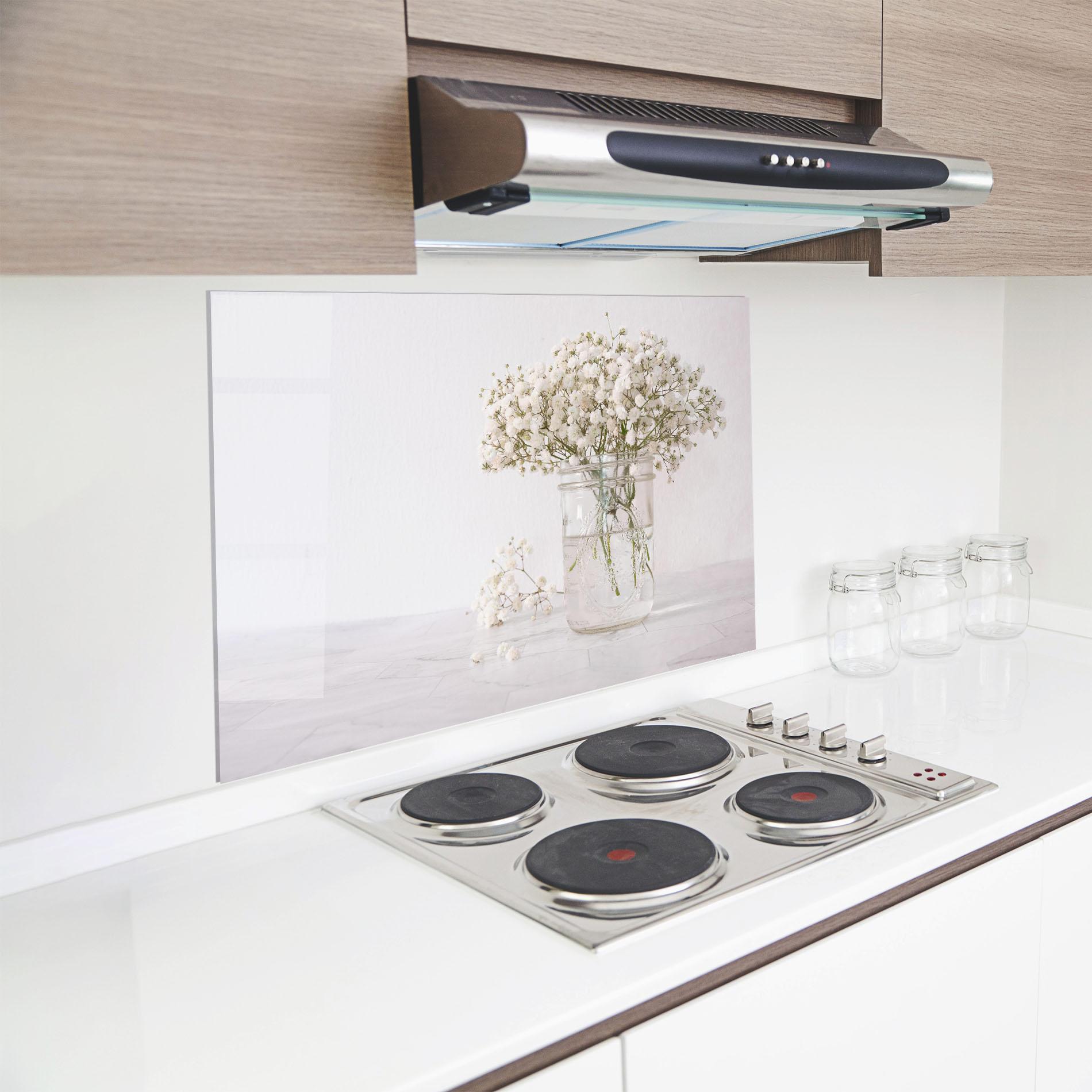 Küchenrückwand Glas White Tiny Flower Vase mockup 8