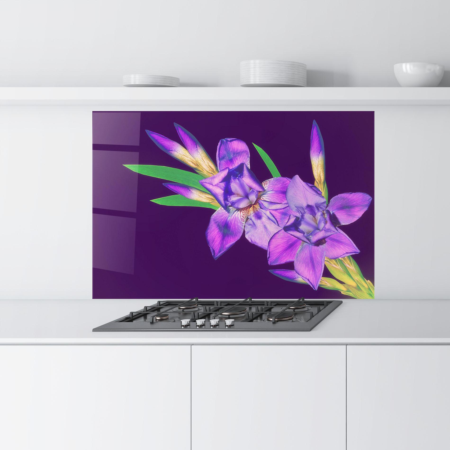 Küchenrückwand Glas Iris On Purple mockup 9