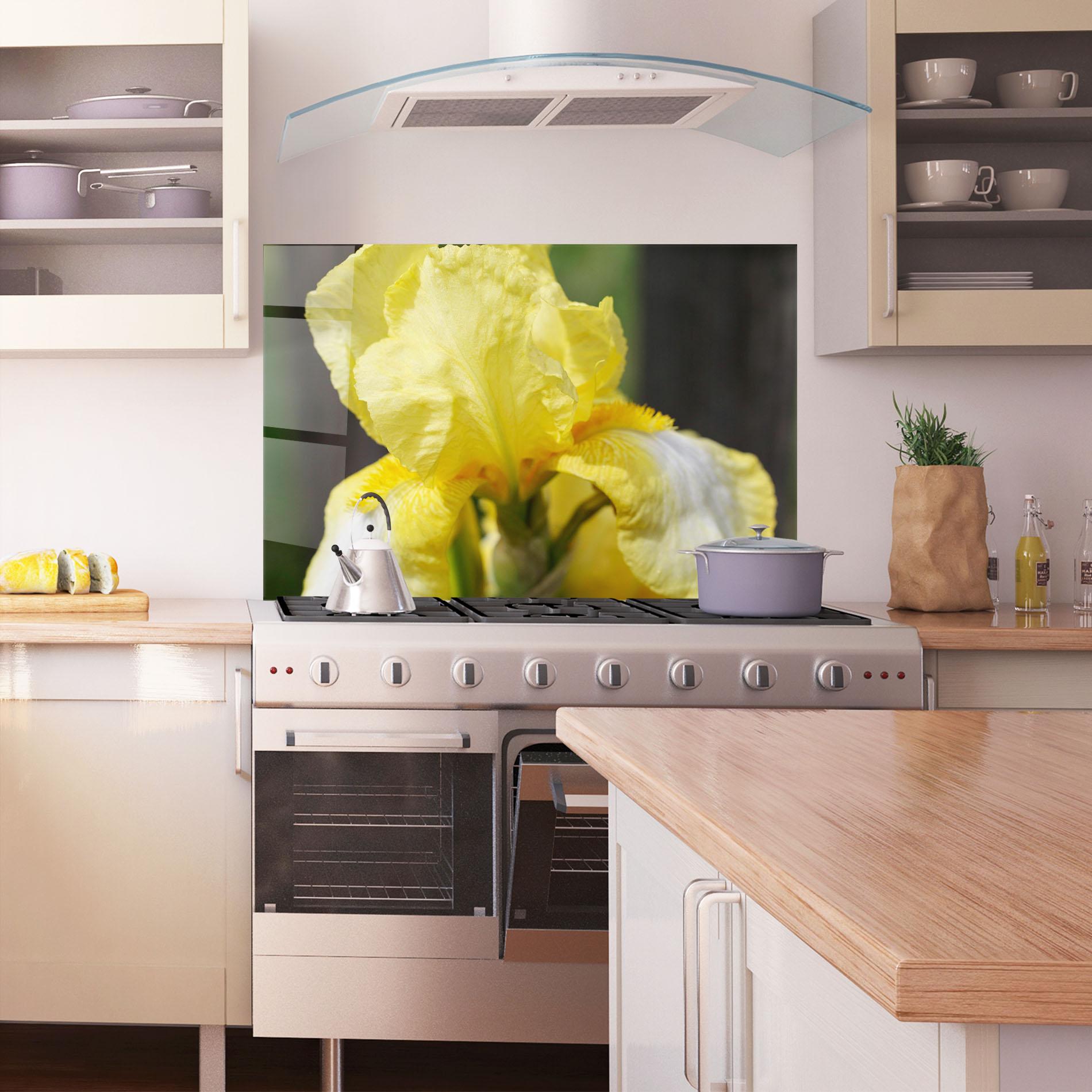 Küchenrückwand Glas Garden Yellow Iris mockup 1