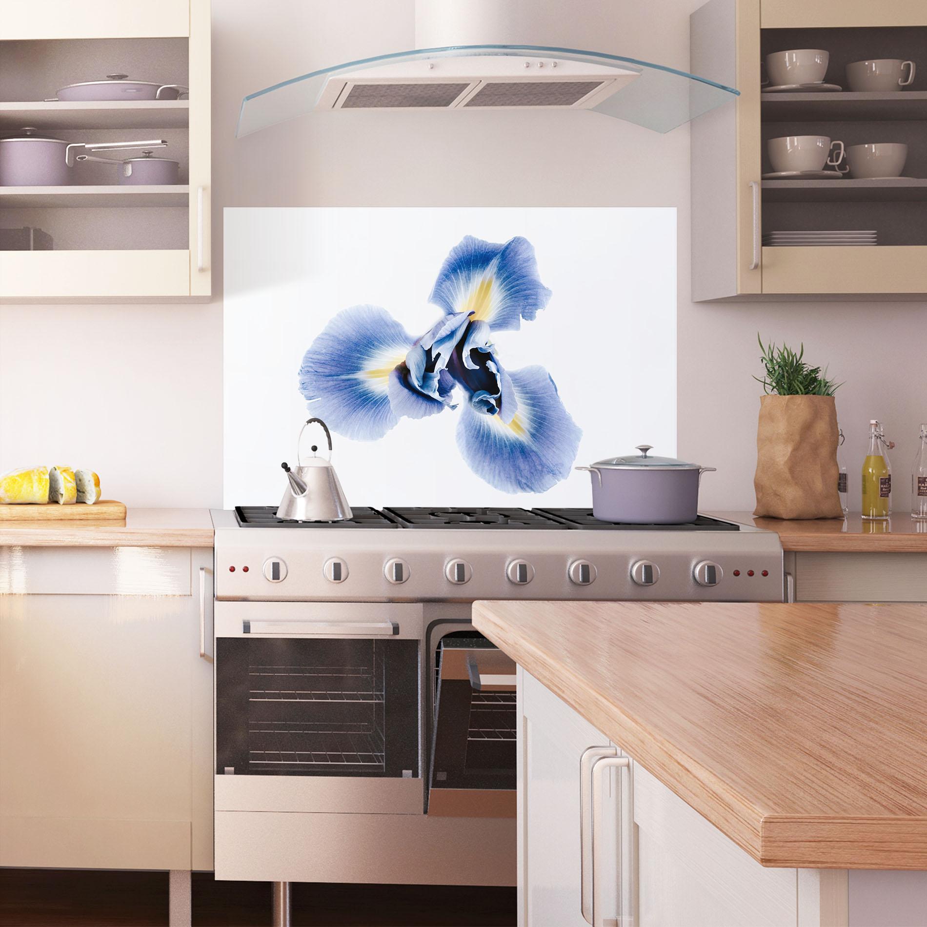 Küchenrückwand Glas Iris Flower mockup 1