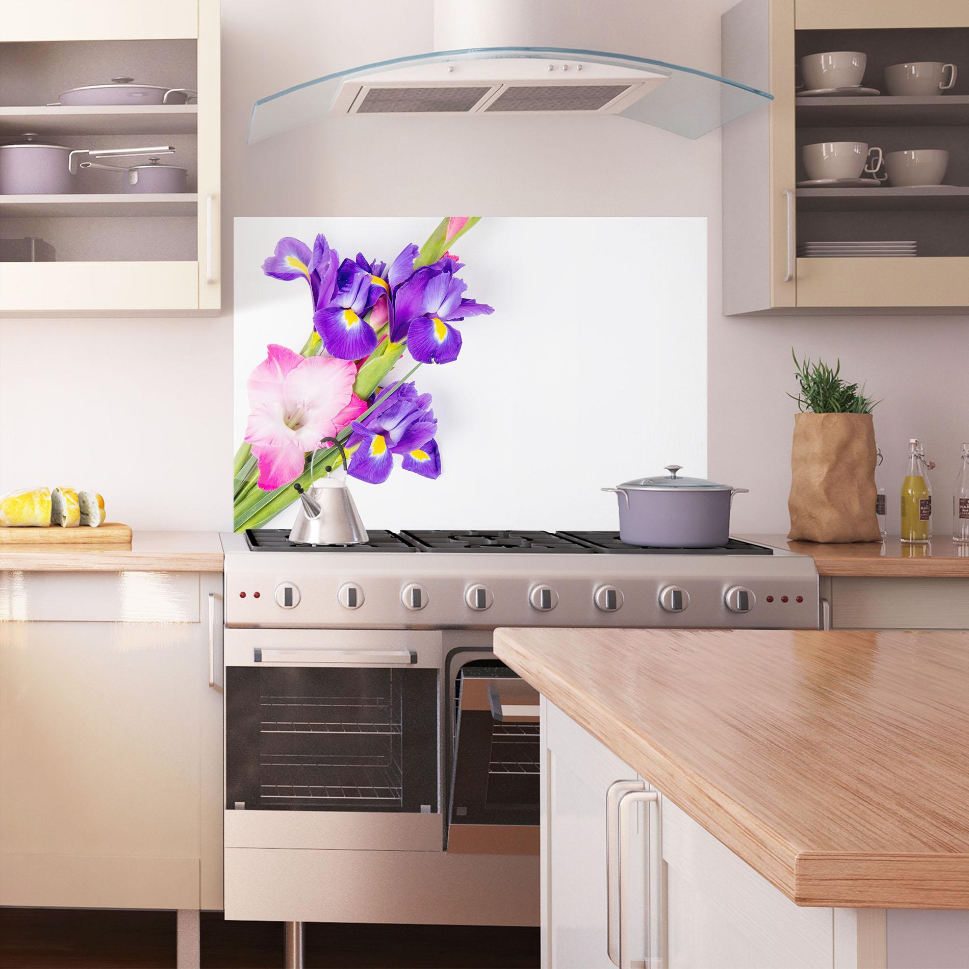 Küchenrückwand Glas Iris On The Table mockup 1